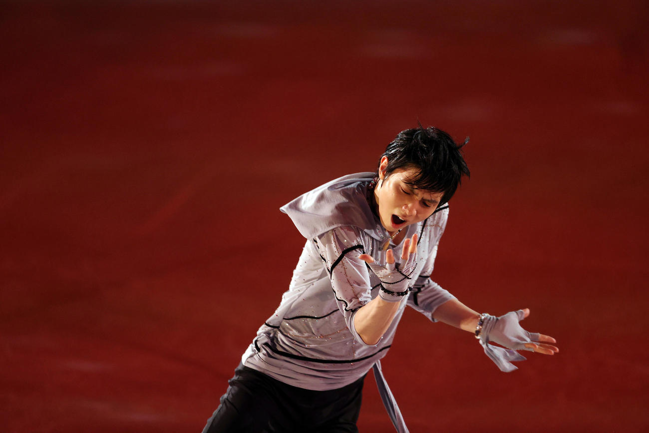 アイスショー「ファンタジー・オン・アイス2022」千葉・幕張公演　ラストで情熱的に演技する羽生結弦さん（2022年5月27日撮影）