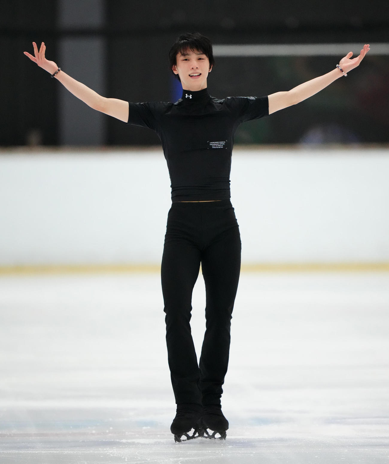 公開練習を終え、あいさつする羽生結弦さん（撮影・江口和貴）