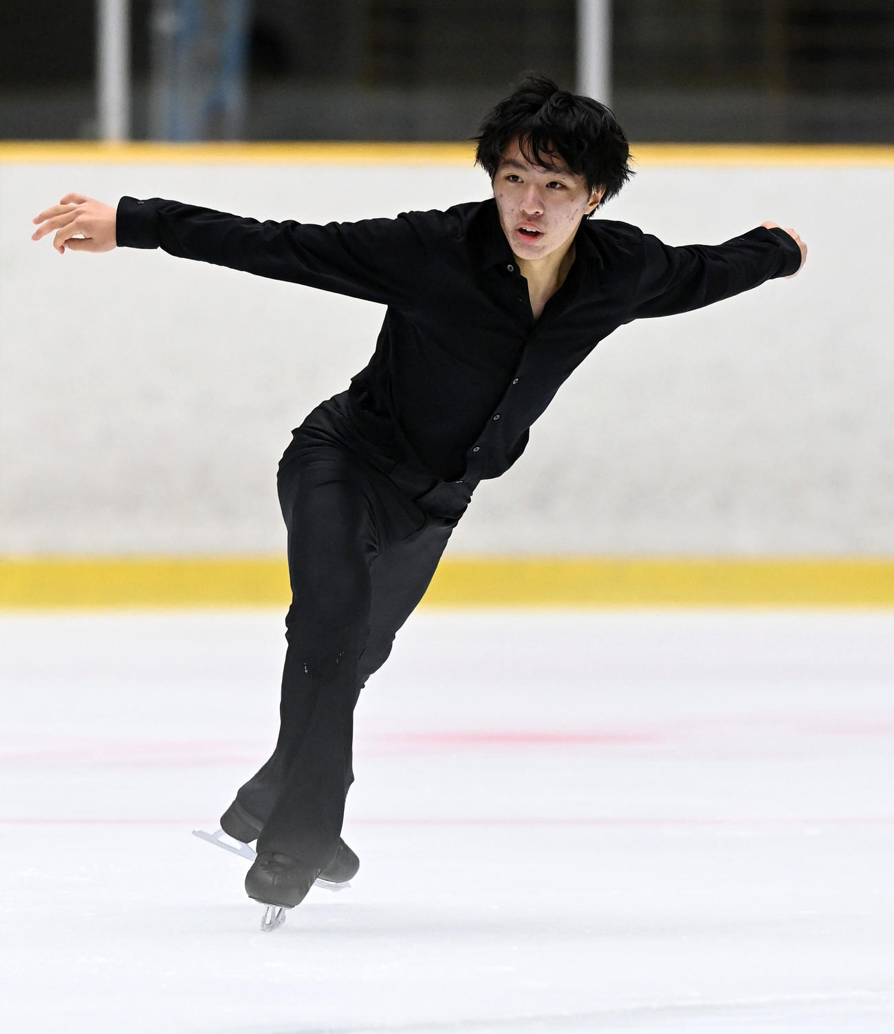 げんさんサマーカップ選手権男子SPで演技する三浦佳生（撮影・前岡正明）