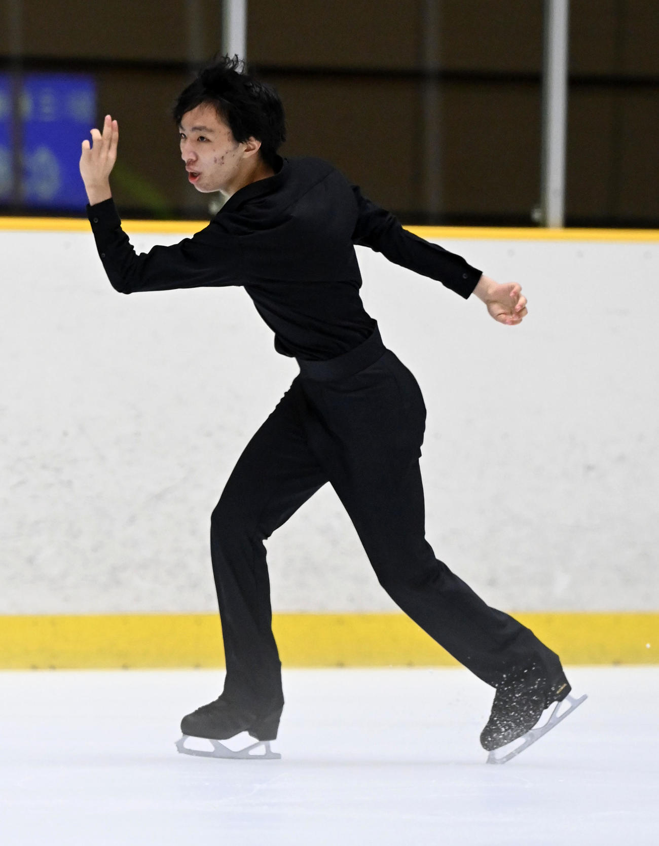 げんさんサマーカップ選手権男子SPで演技する三浦佳生（撮影・前岡正明）