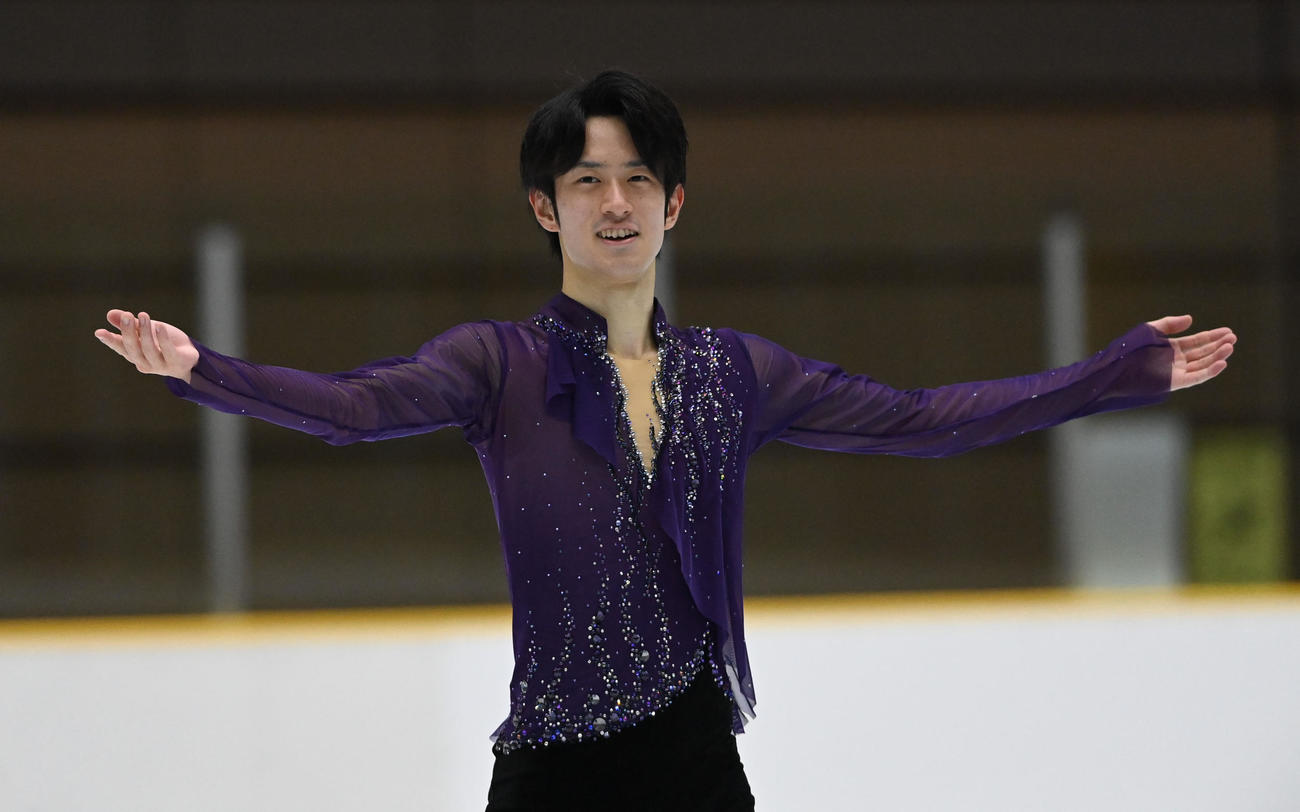 げんさんサマーカップ選手権男子、演技を終え笑顔を見せる山本草太（撮影・前岡正明）