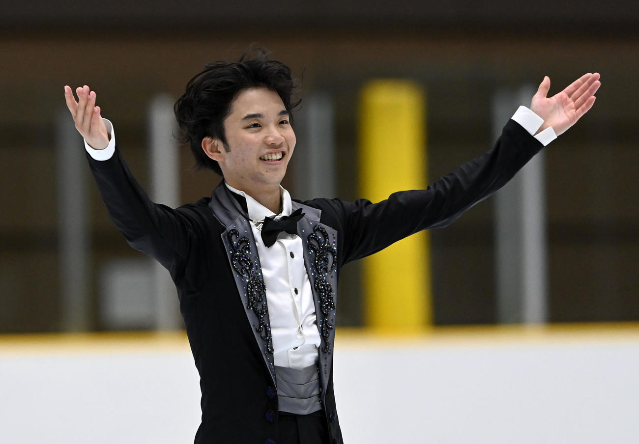 げんさんサマーカップ選手権男子、演技を終え笑顔を見せる友野一希（撮影・前岡正明）