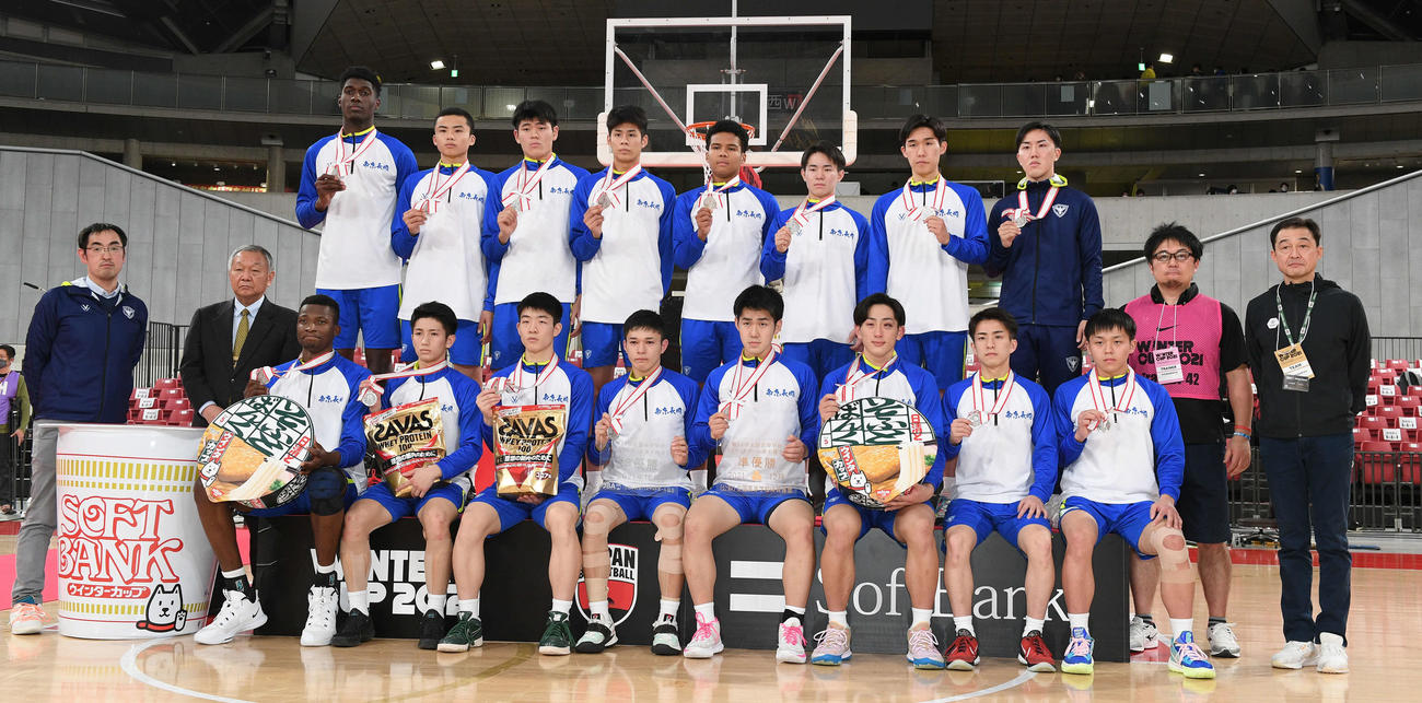 ウインターカップで準優勝した帝京長岡の選手たち（2021年12月29日撮影）