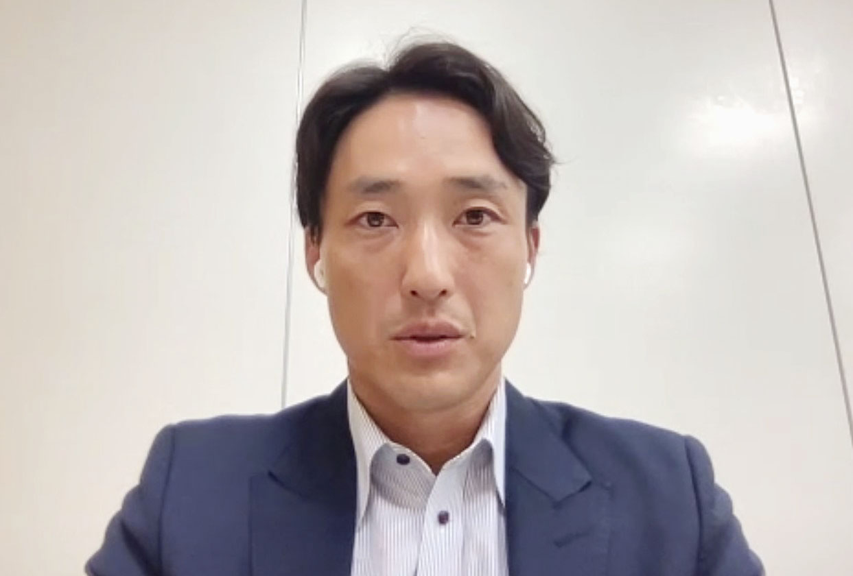 テニス男子日本代表の新監督への就任が決まり、オンラインで記者会見する添田豪氏（共同）