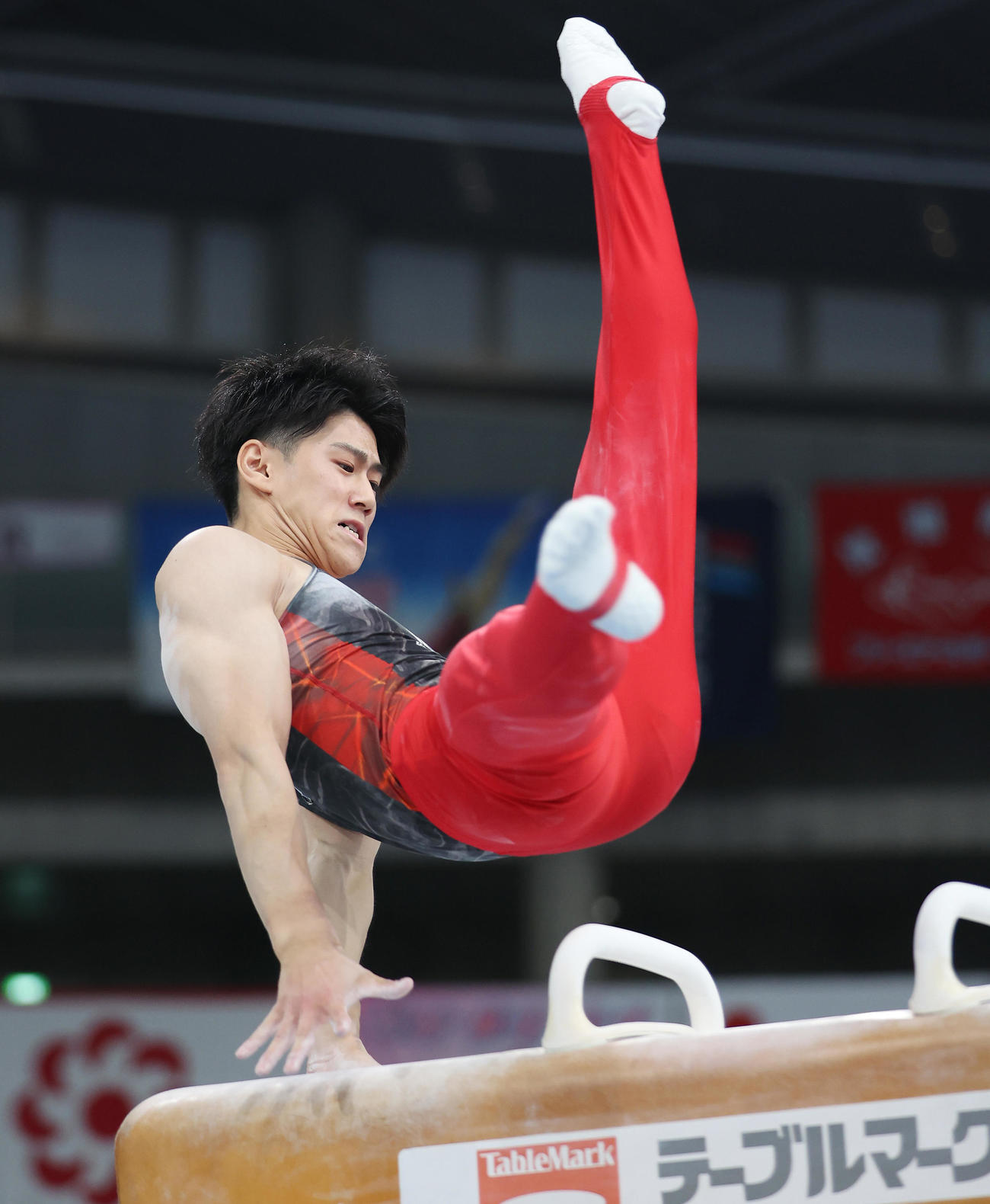全日本種目別選手権男子予選、あん馬の演技をする橋本（2022年6月18日撮影）