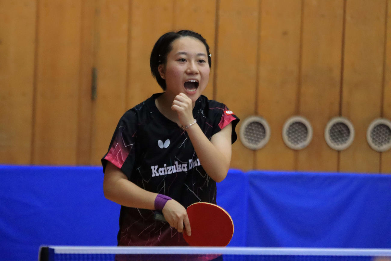 女子シングルスで8強入りを決めた吉本（撮影・保坂果那）