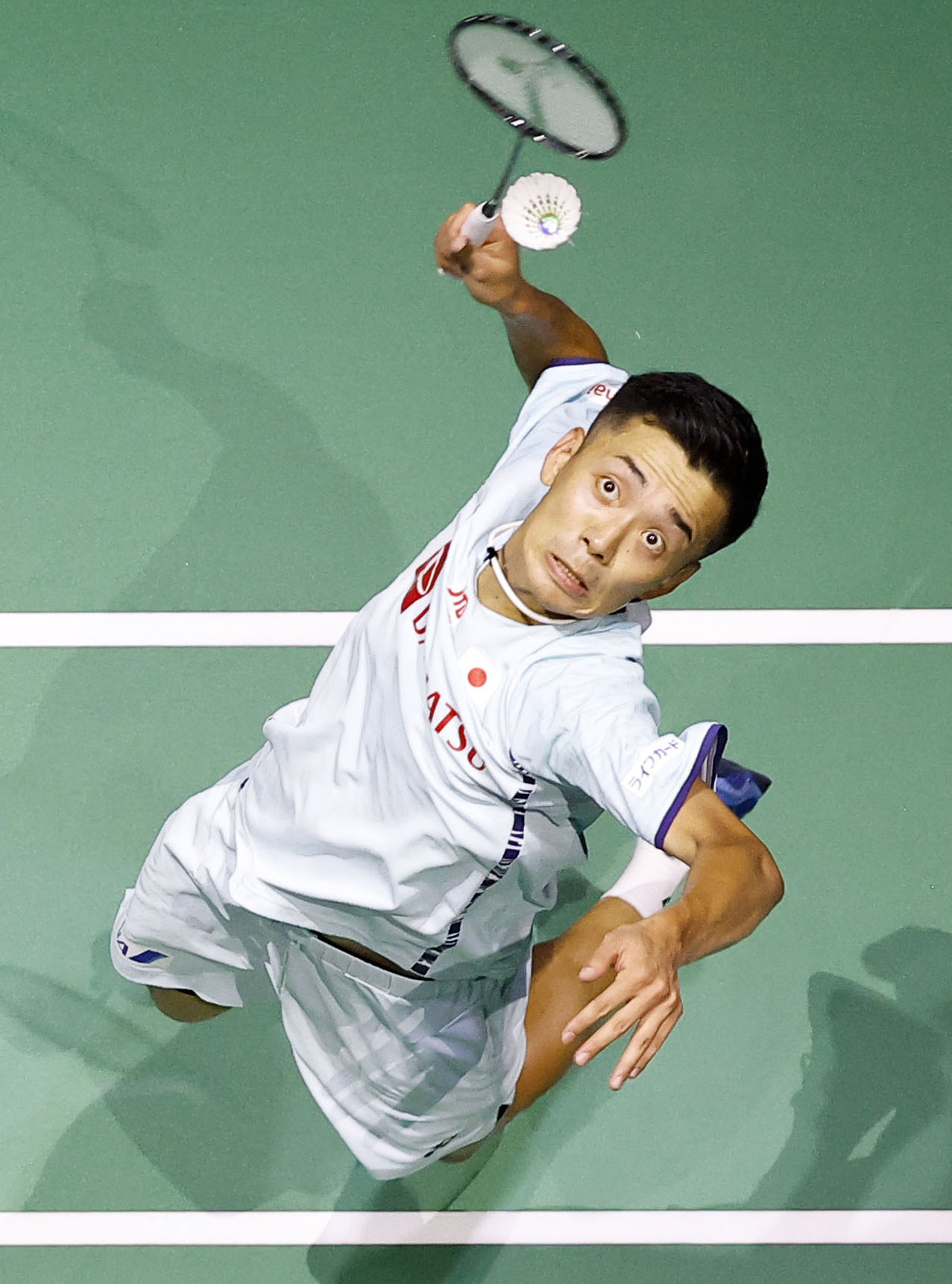 男子シングルス1回戦　アナス・アントンセンと対戦する西本拳太（共同）