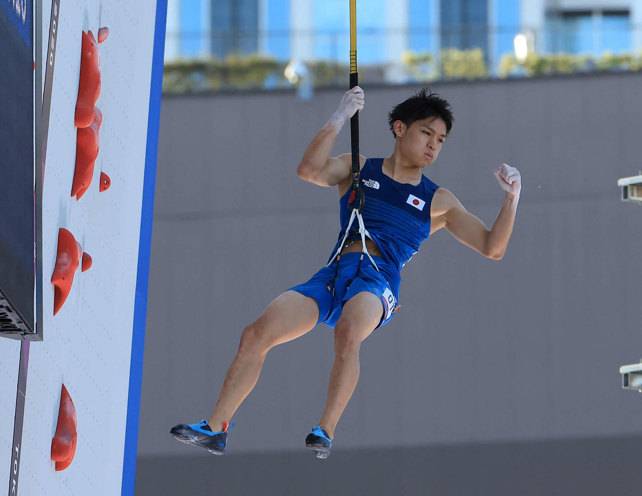 東京五輪男子複合決勝、スピード1本目のレースで勝利しガッツポーズを見せる楢崎智亜（21年8月5日撮影21年8月5日）