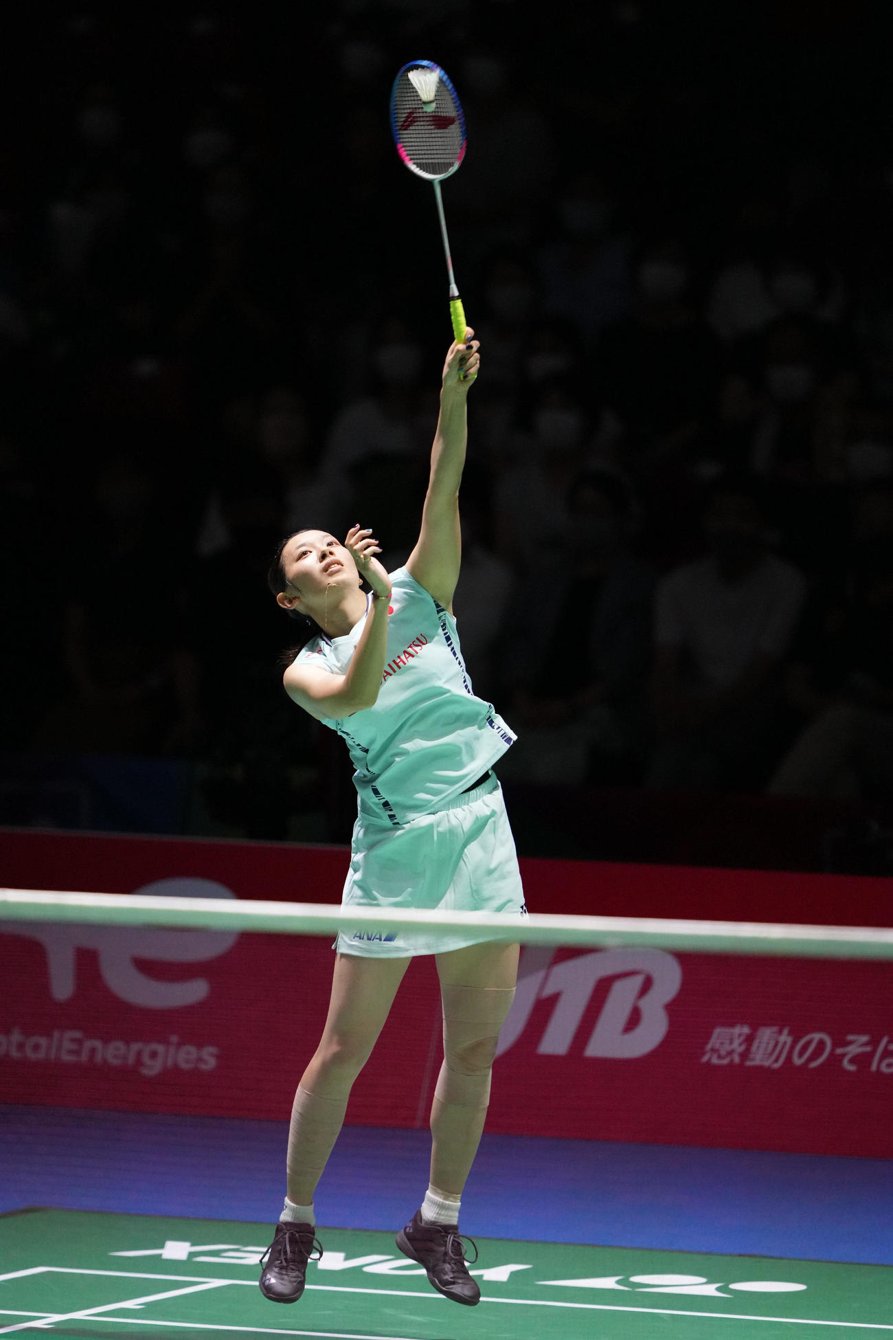 女子シングルス2回戦でスマッシュを打つ高橋沙也加（代表撮影）