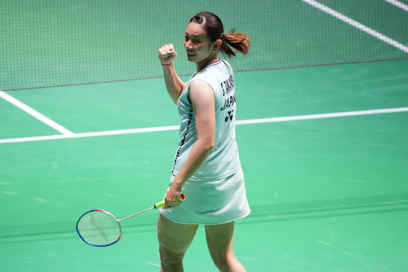 女子シングルス2回戦で勝利しガッツポーズする高橋沙也加（代表撮影）