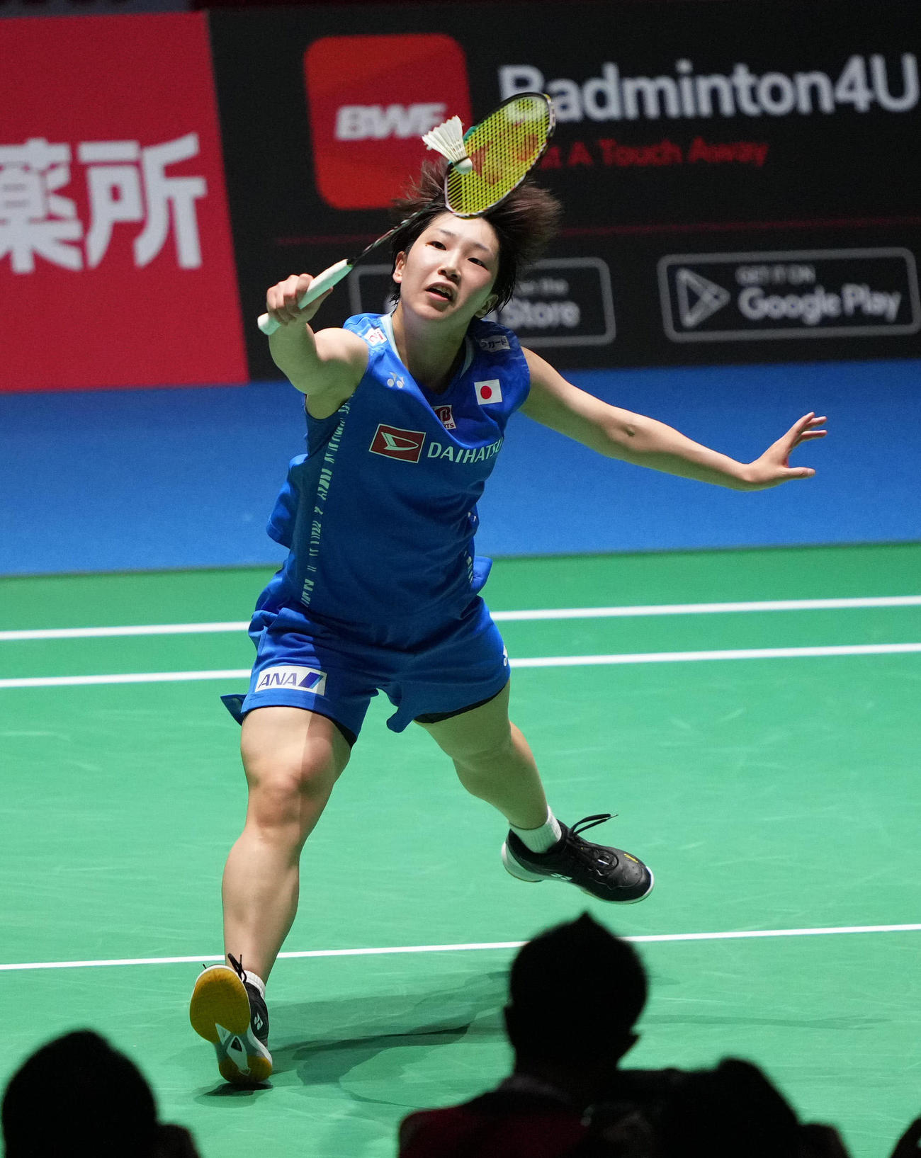 女子シングルス2回戦でリターンを打つ山口（代表撮影）