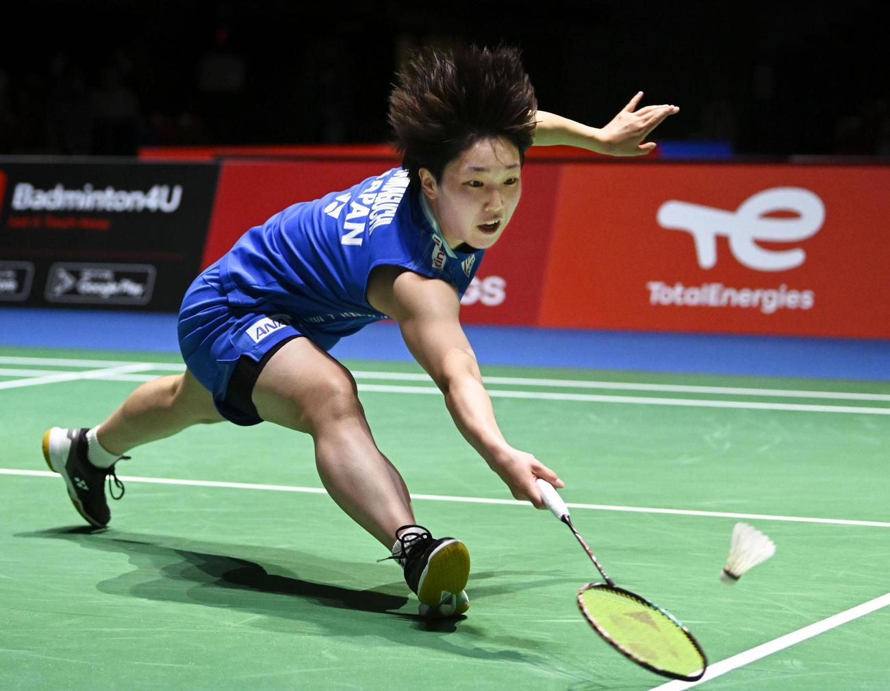 女子シングルス2回戦　グレゴリアマリスカ・トゥンジュンと対戦する山口茜（共同）
