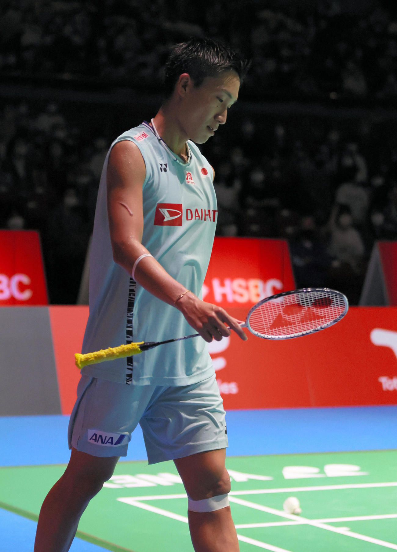 男子シングルス2回戦で敗退し、引きあげる桃田賢斗（代表撮影）
