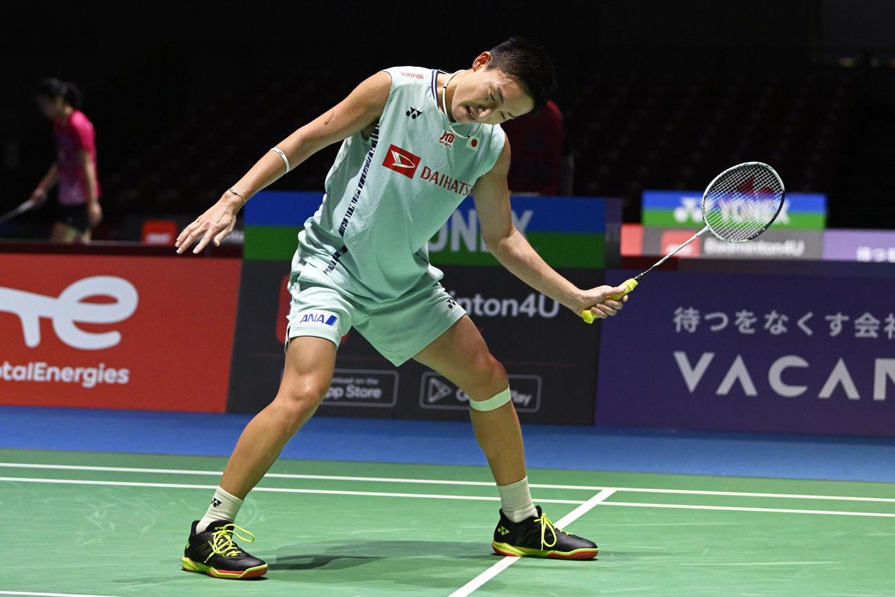 男子シングルス2回戦　ポイントを許した桃田賢斗（共同）