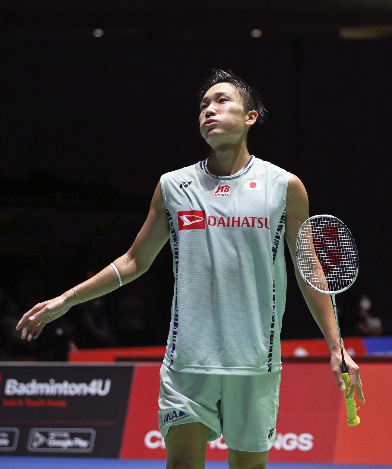 男子シングルス2回戦　ポイントを許した桃田賢斗（共同）