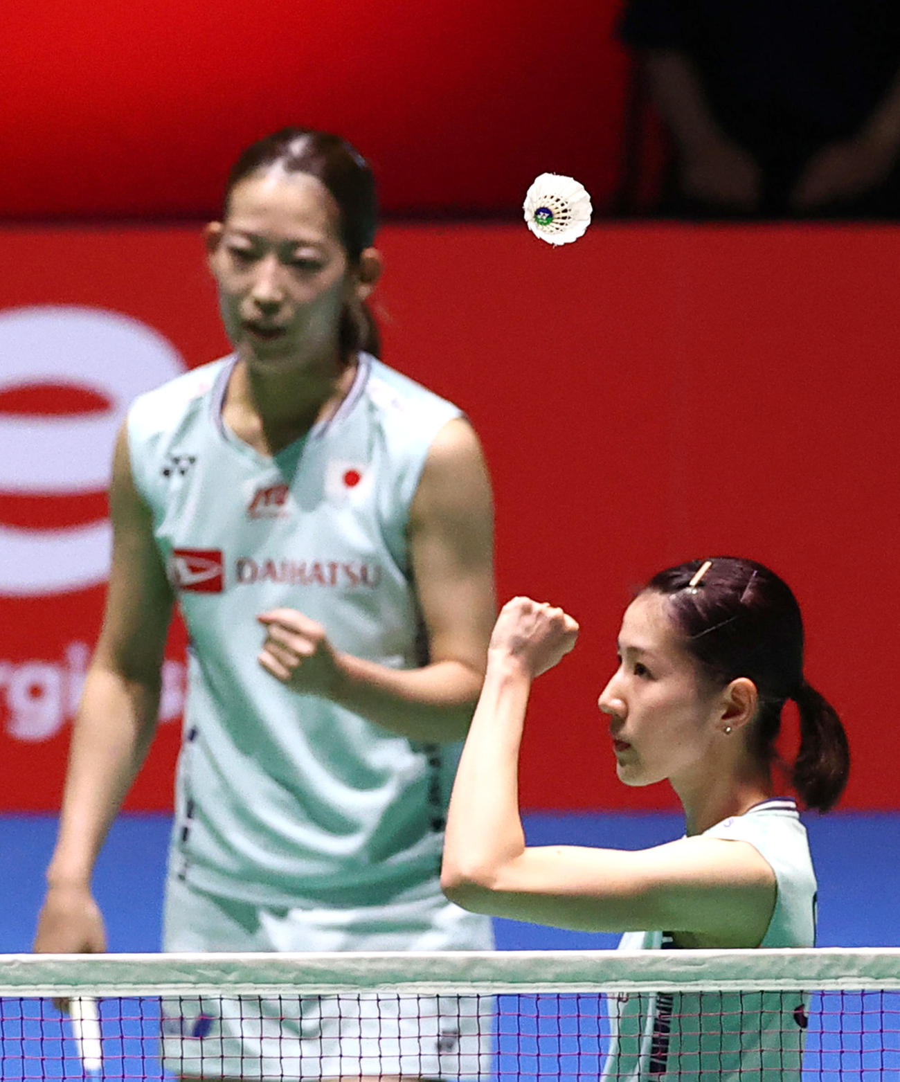 バドミントン世界選手権　女子ダブルス3回戦に勝利した松山奈未（左）、志田千陽組（代表撮影）
