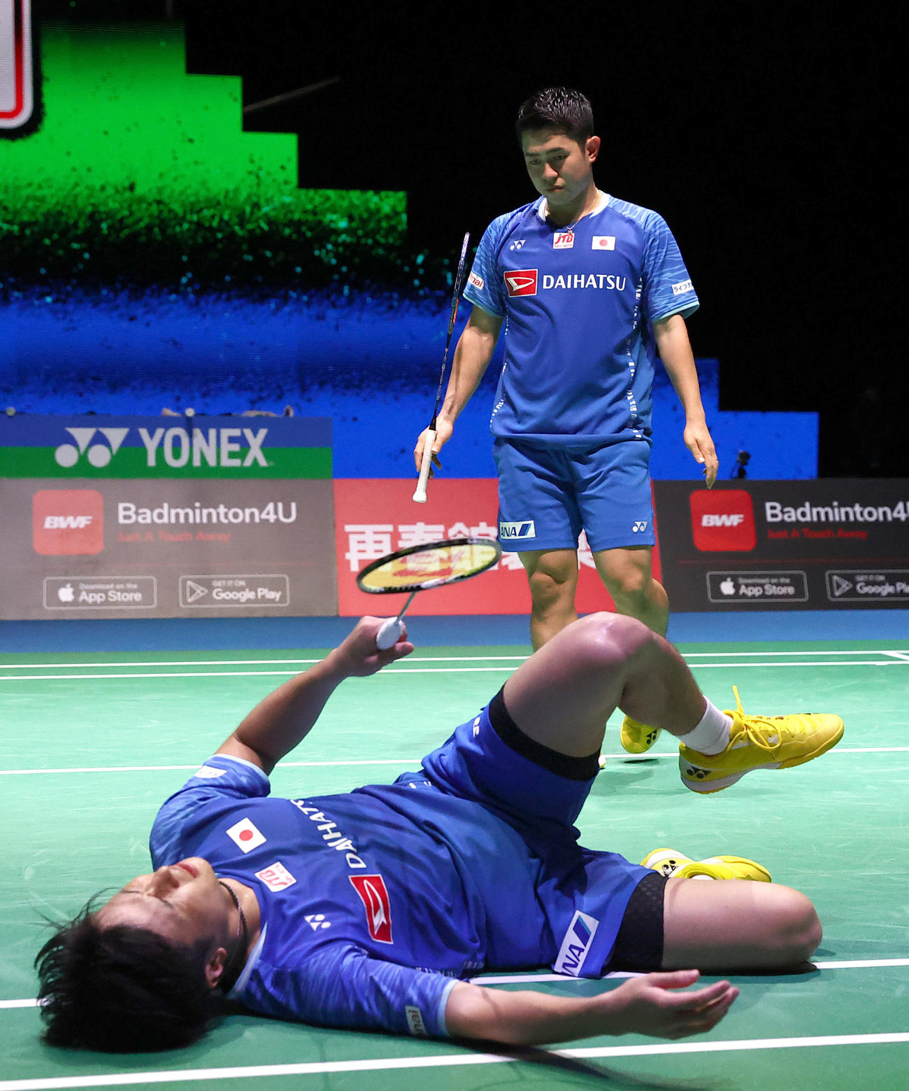 男子ダブルス準々決勝で敗れた保木（上）、小林組（代表撮影）