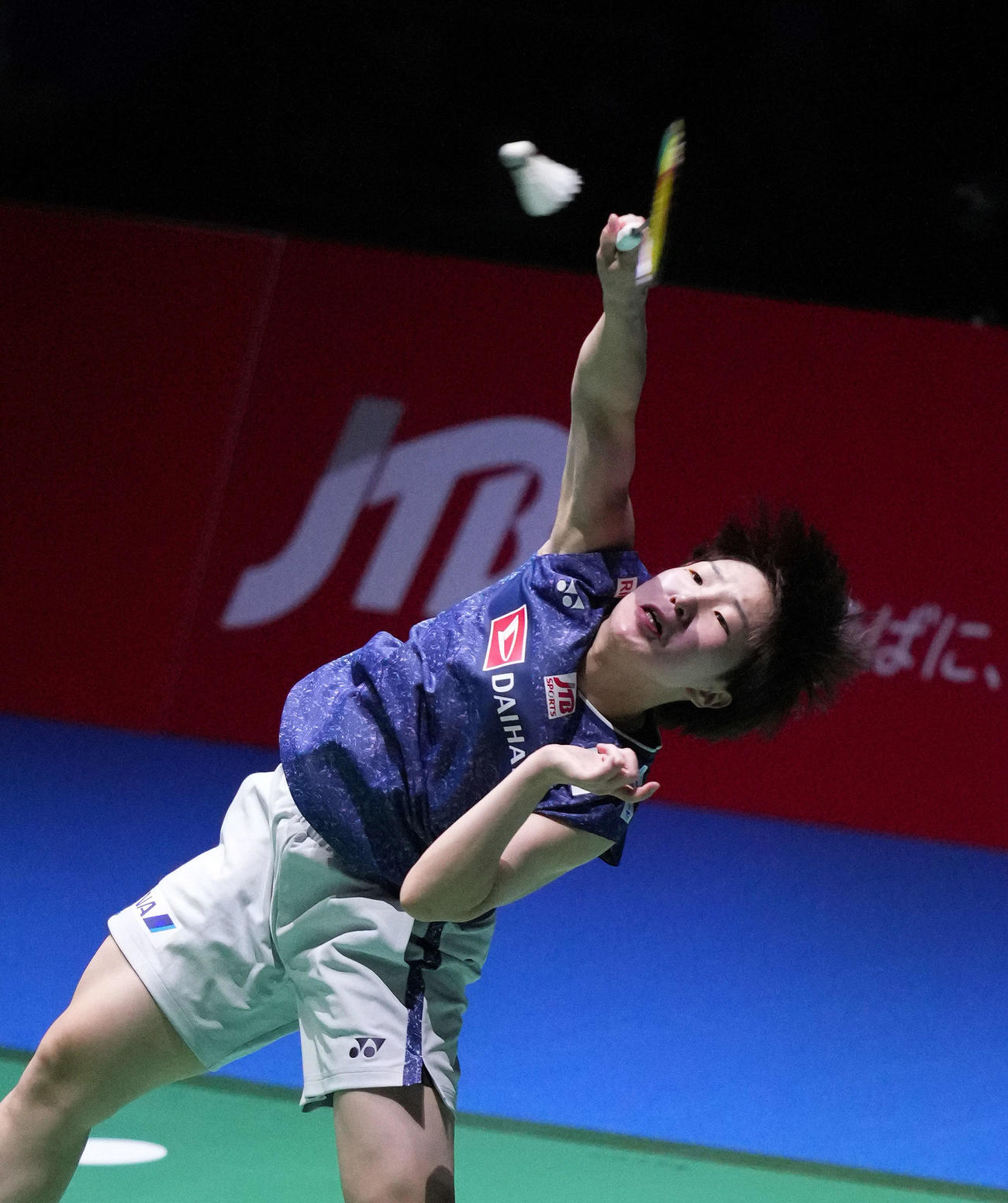 女子シングルス準決勝でプレーする山口（撮影・滝沢徹郎）