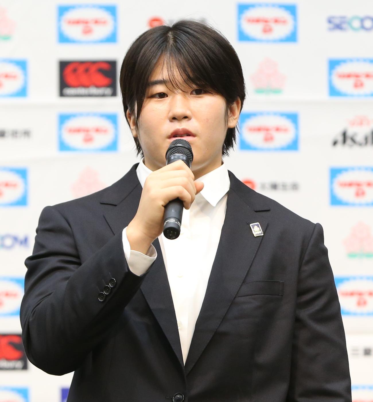 ラグビー女子日本代表の総括記者会見に登壇する松田（撮影・藤塚大輔）