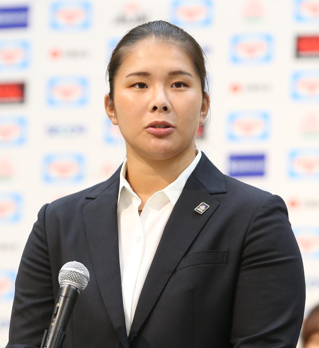 ラグビー女子日本代表の総括記者会見に登壇するキャプテンの南（撮影・藤塚大輔）