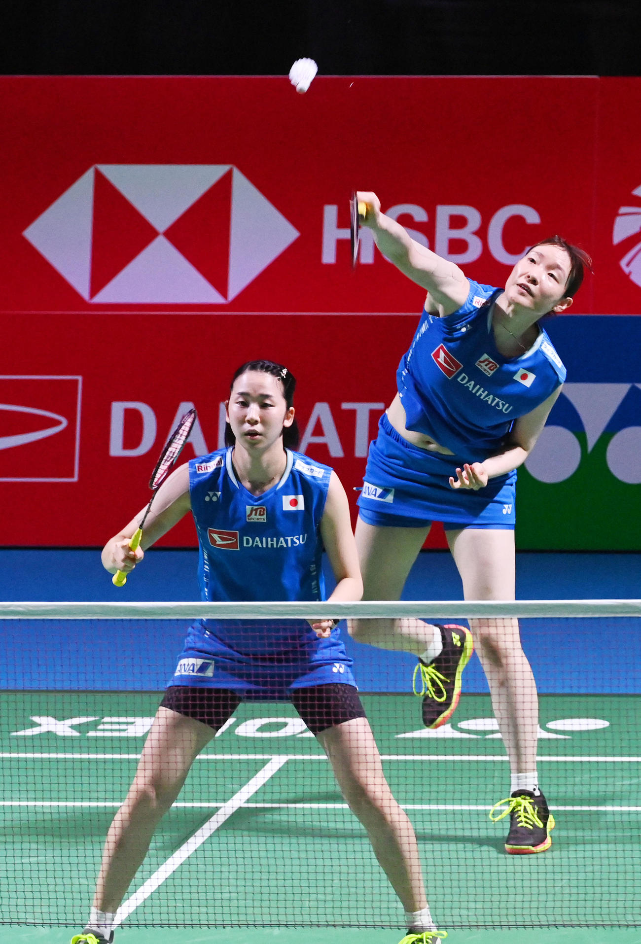 女子ダブルスで中西・岩永ペアを破った永原（左）松本ペア（撮影・前岡正明）