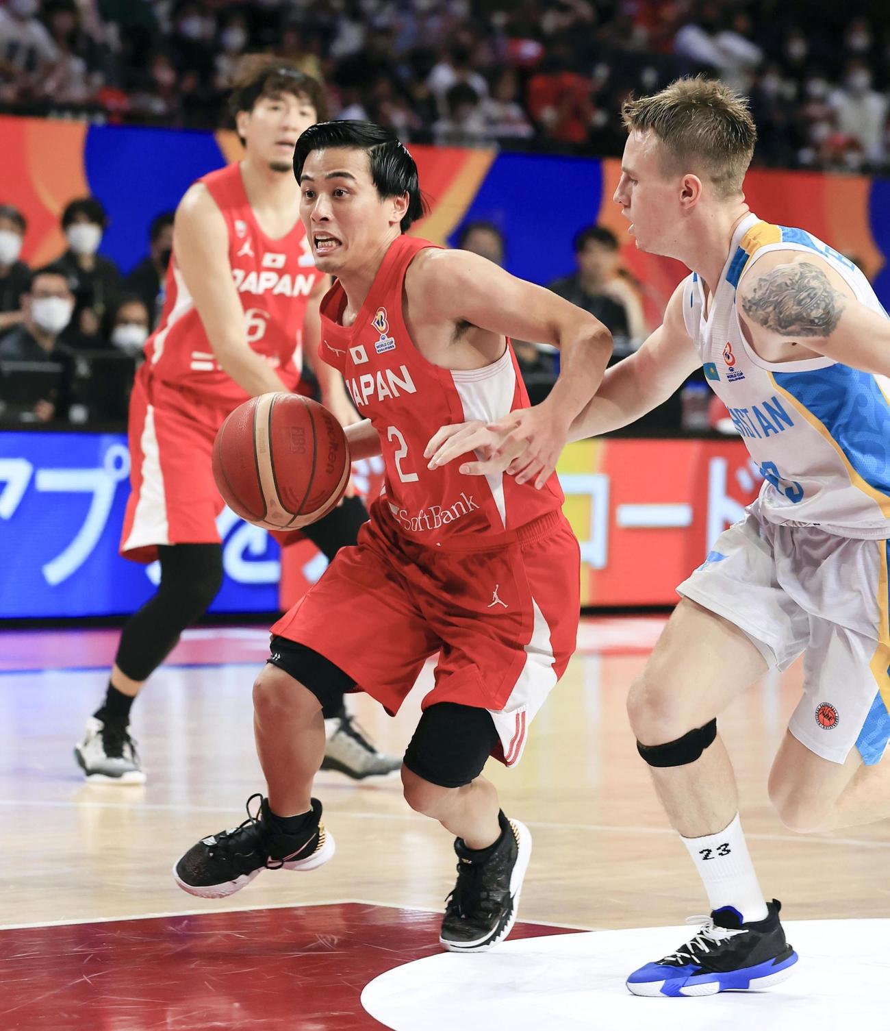 第3クオーター、攻め込む富樫
