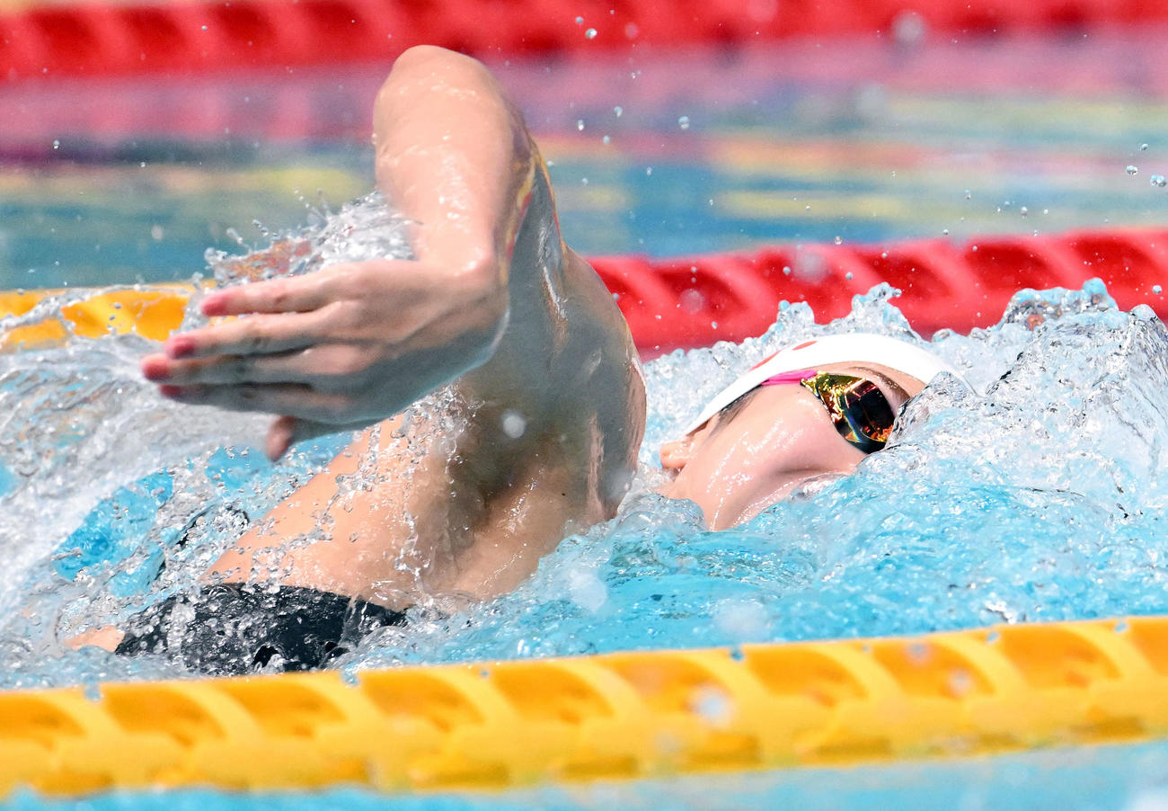 女子100メートル自由形予選で力泳する池江（撮影・滝沢徹郎）