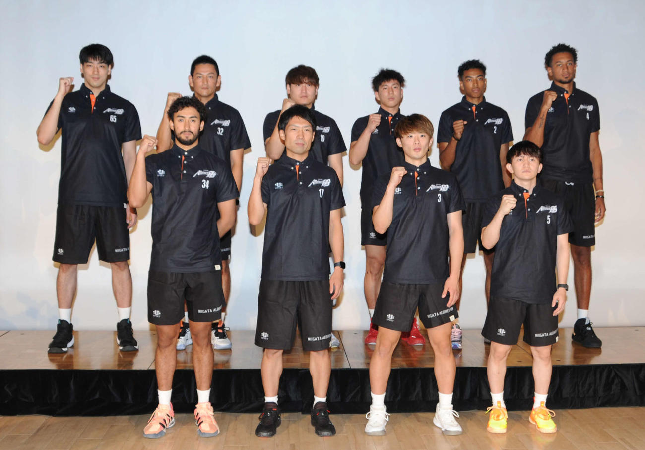 22－23年シーズンの必勝を誓う新潟の選手