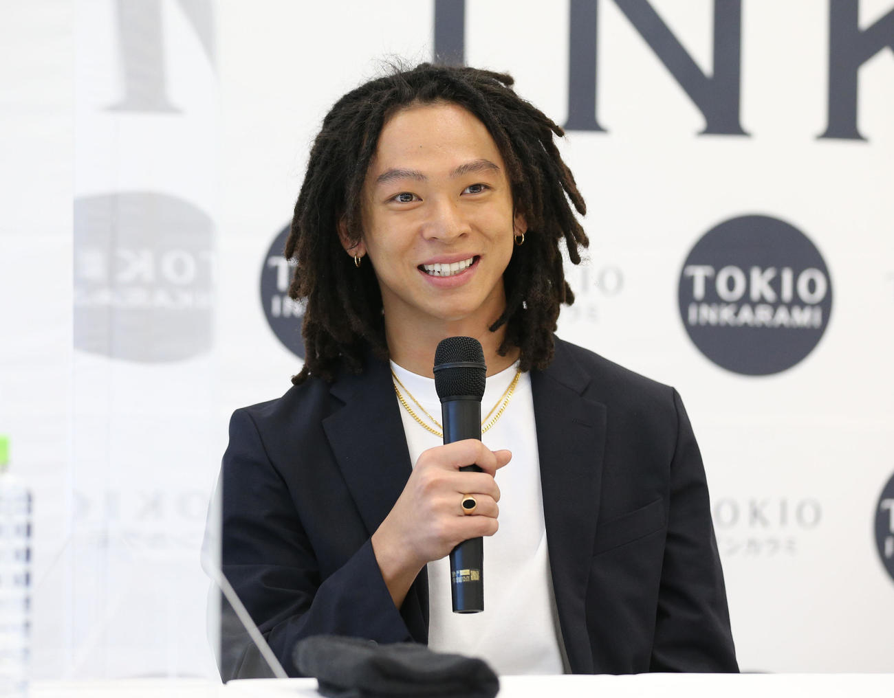 TOKIOインカラミスノーボード部新体制発表会で笑顔で話す平野歩夢（撮影・宮地輝）