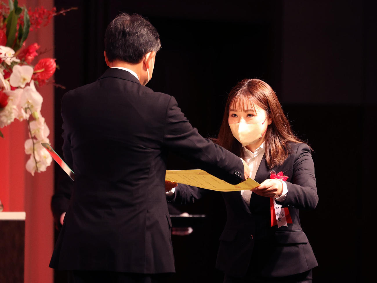 表彰される樋口（撮影・鈴木正人）