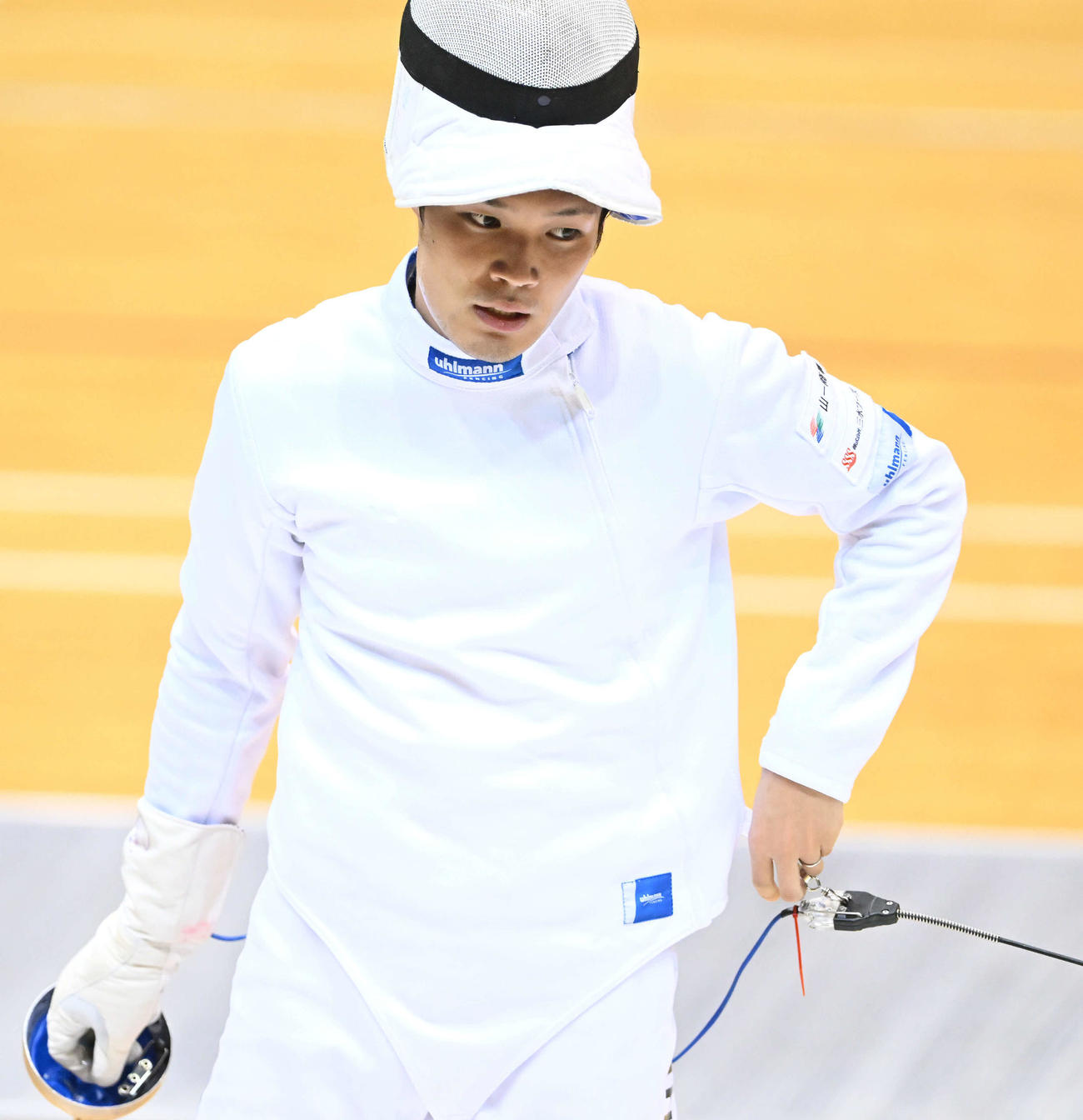男子エペ決準決勝で敗れ肩を落とす山田（撮影・滝沢徹郎）