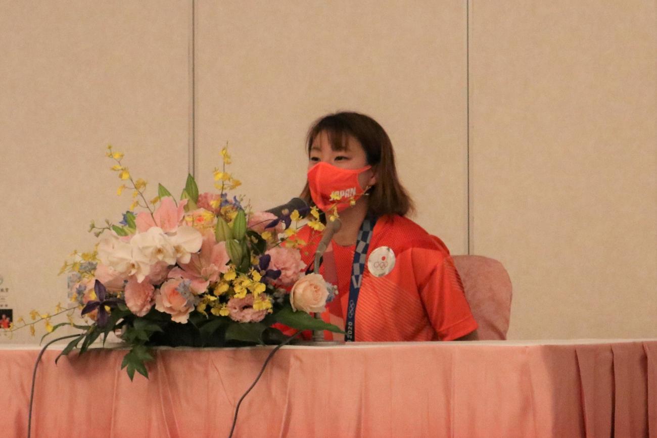 会見で金メダル獲得へ意気込みを語る東野　（撮影・石井翔太）