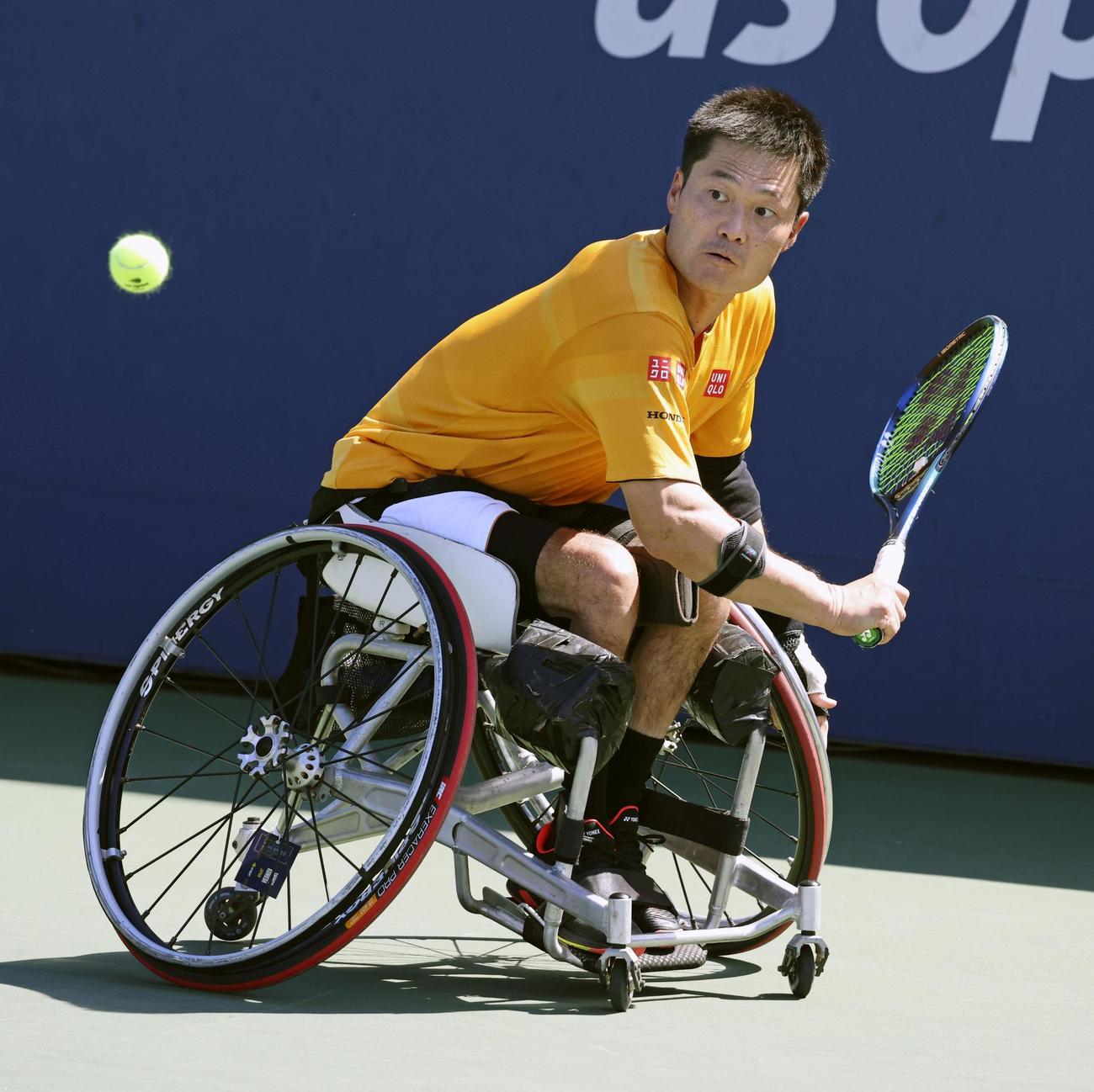 車いすの部男子シングルス準々決勝でプレーする国枝慎吾（共同）