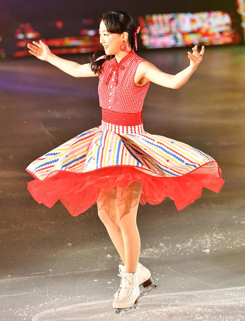 浅田真央さん新アイスショー「BEYOND」初日「胸がいっぱい」初披露ペア