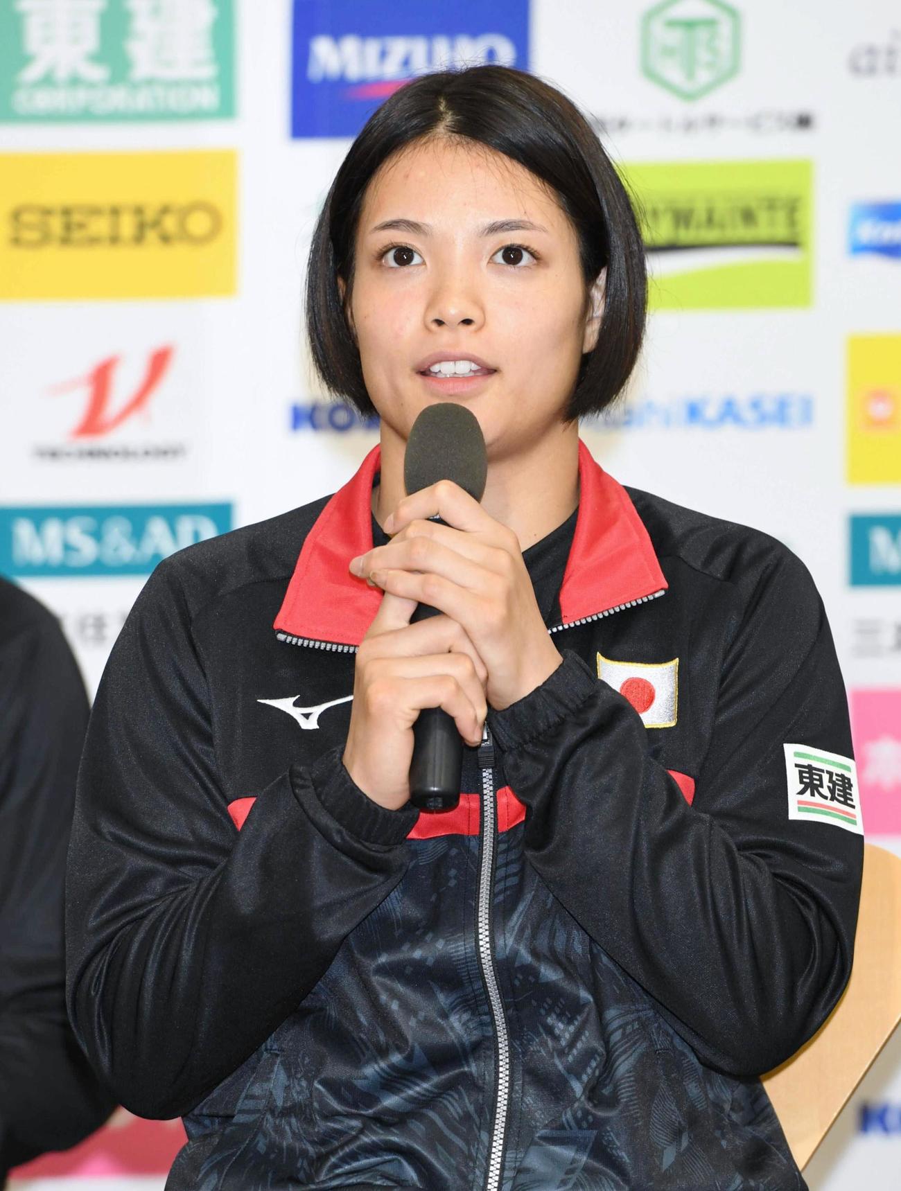柔道の世界選手権に向け記者会見する女子52キロ級の阿部詩（代表撮影）
