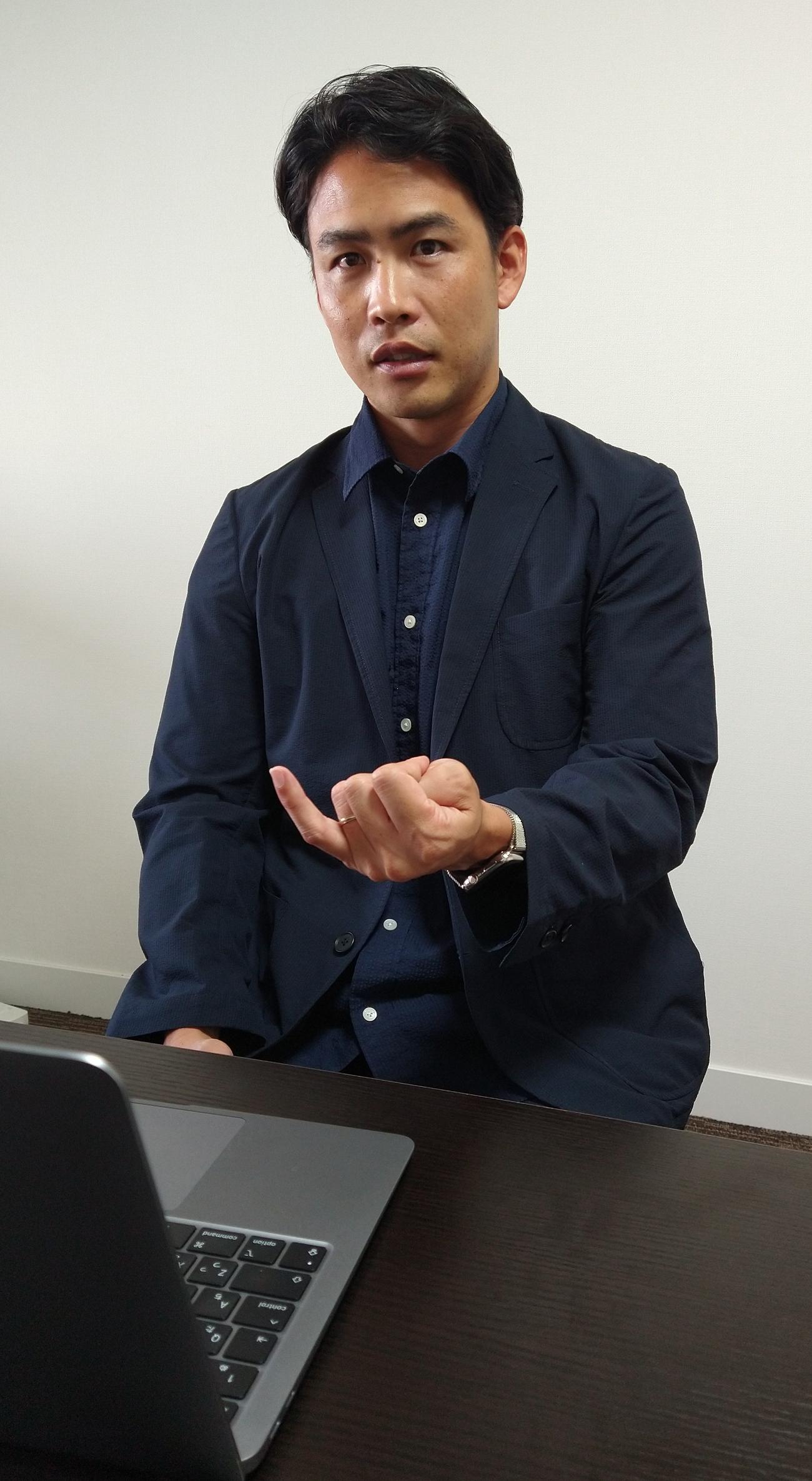 UDN SPORTSで手掛けたインスタライブの回数を振り返る薗田淳氏（撮影・木下淳）