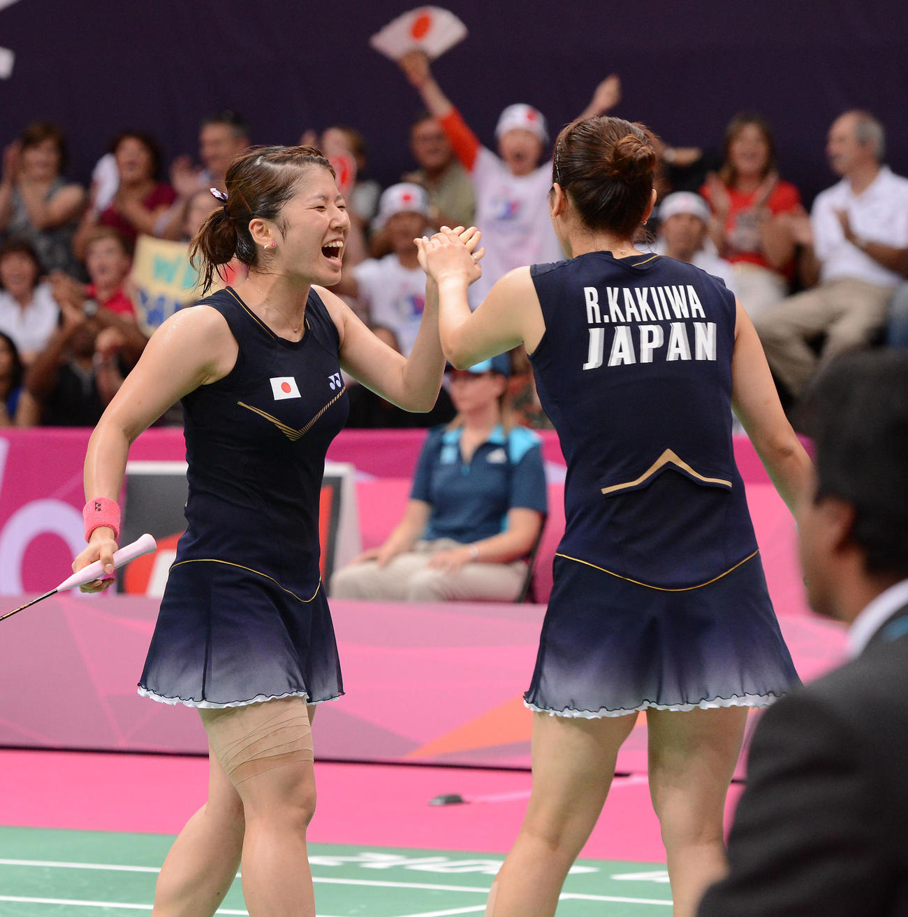 12年8月4日、ロンドン五輪　女子ダブルス決勝日本対中国　第2セット、ポイントを奪い笑顔を見せる藤井瑞希