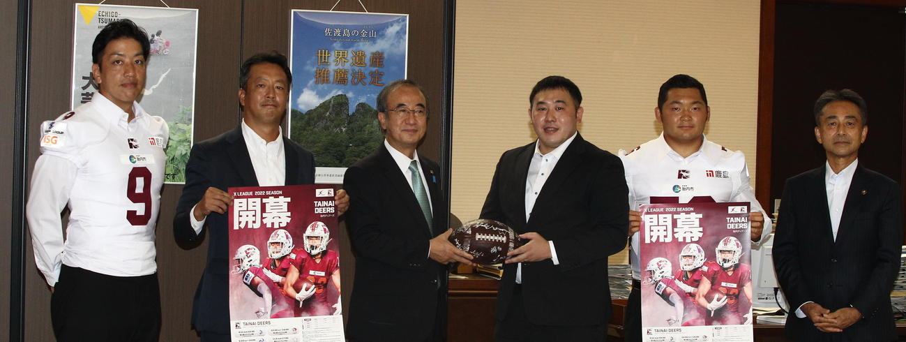 花角県知事（左から3人目）を表敬訪問した胎内ディアーズの（左から）加藤、志田GM、1人おいて高橋社長、峰尾、井畑胎内市長