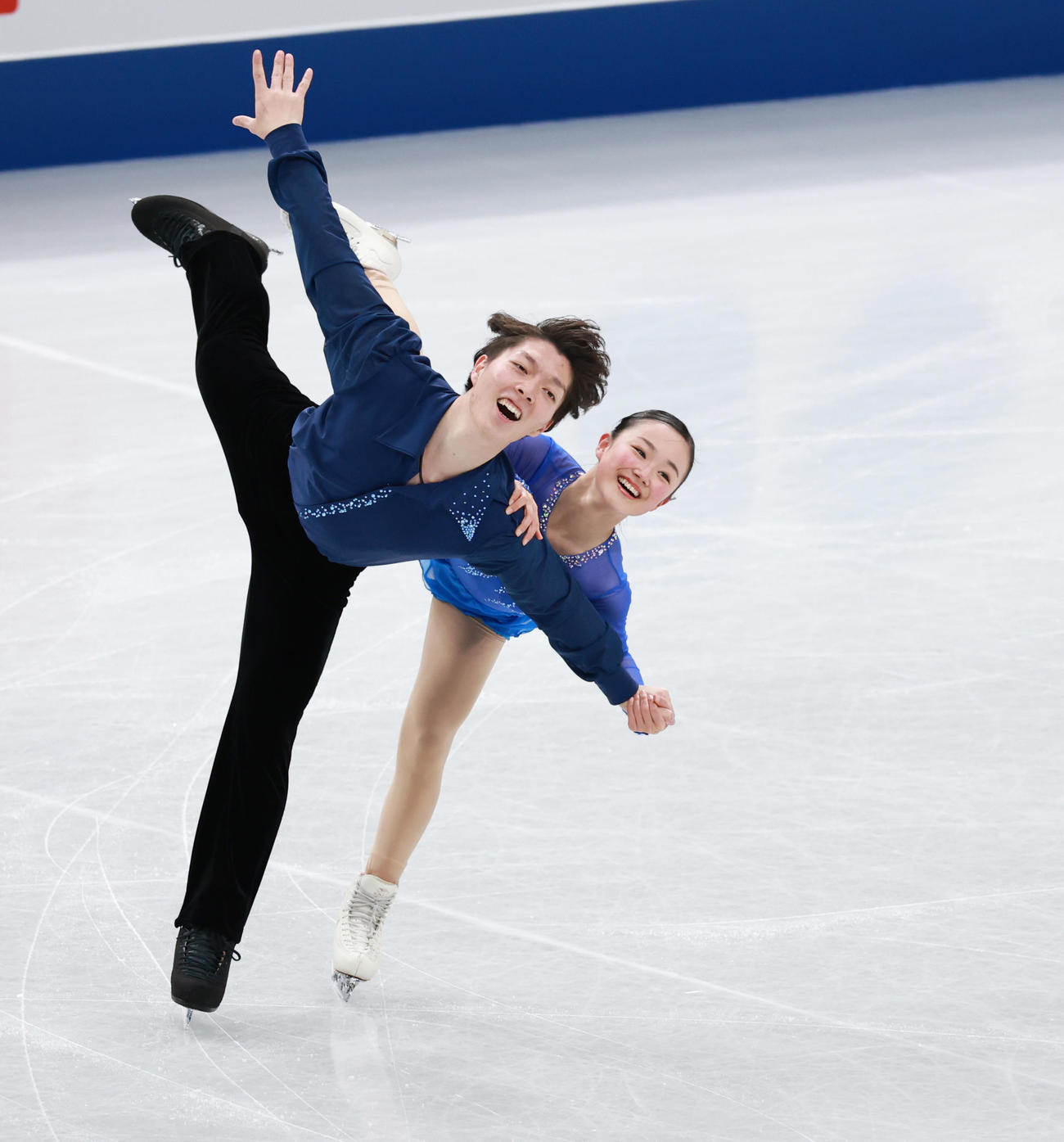 2021年12月26日、全日本選手権でのペアフリーの演技をする柚木（右）と市橋組