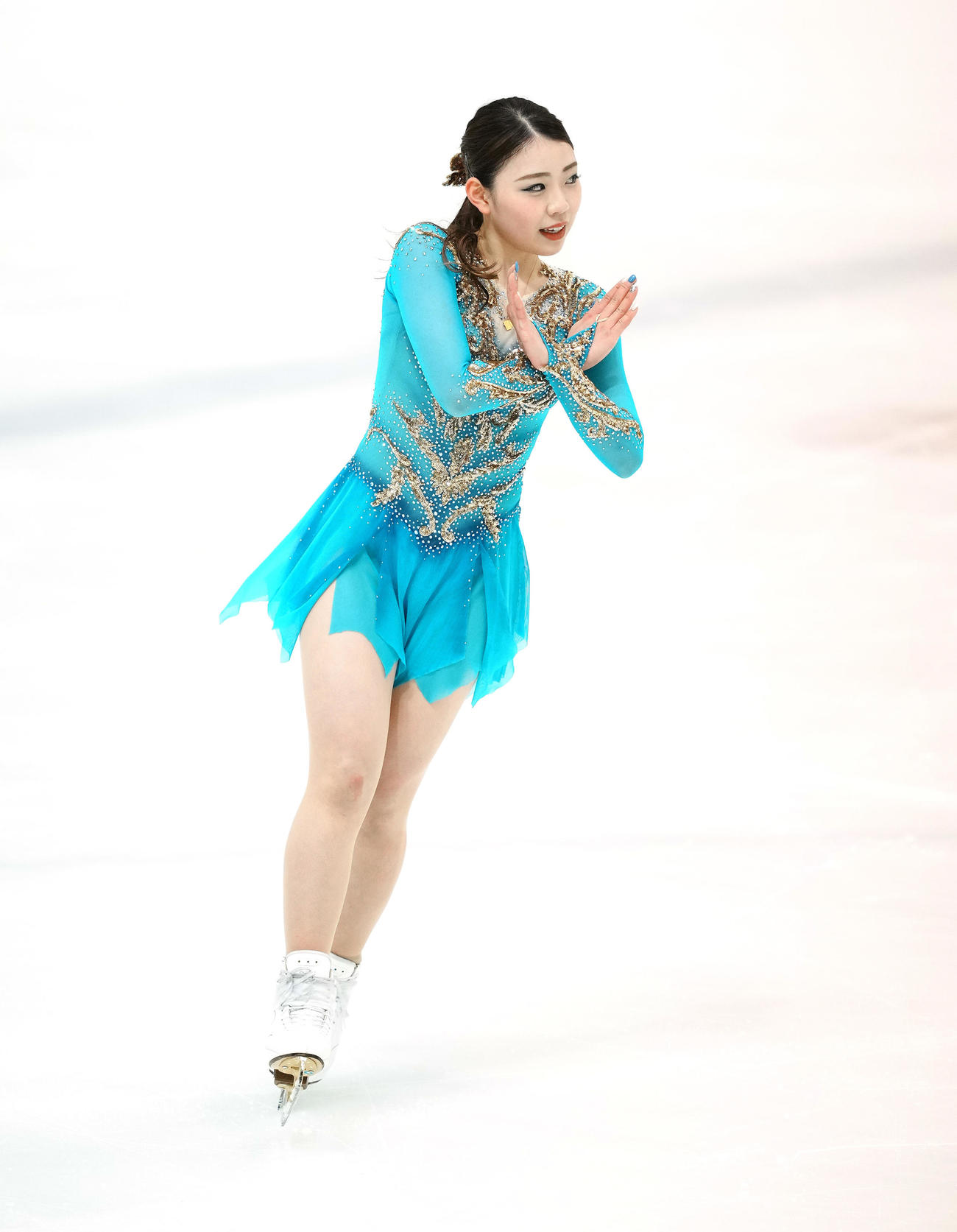 女子フリーの演技を終えバツ印をつくる紀平（撮影・垰建太）