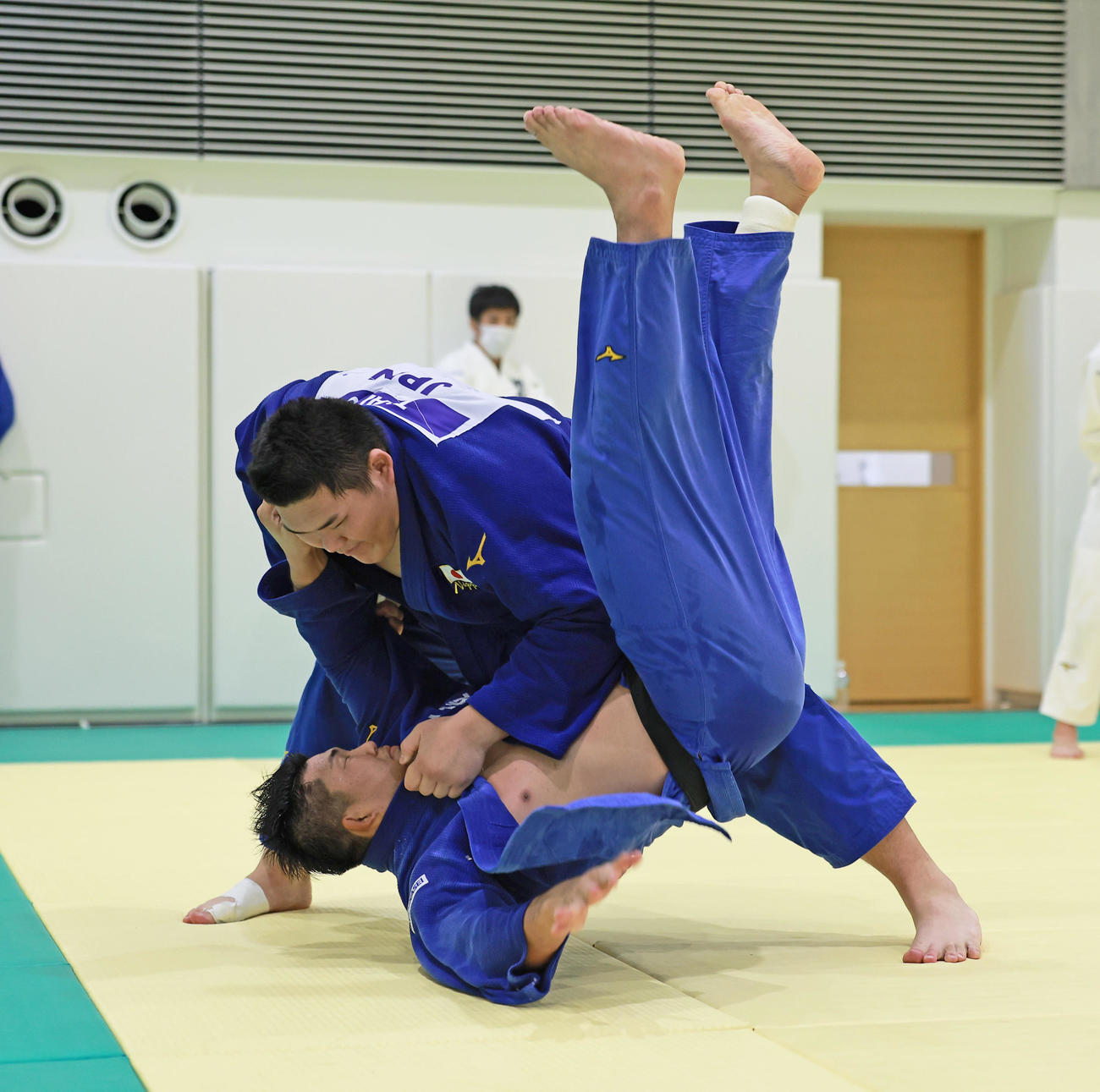 柔道全日本代表合宿練習　練習に励む斉藤立（奥）（代表撮影）