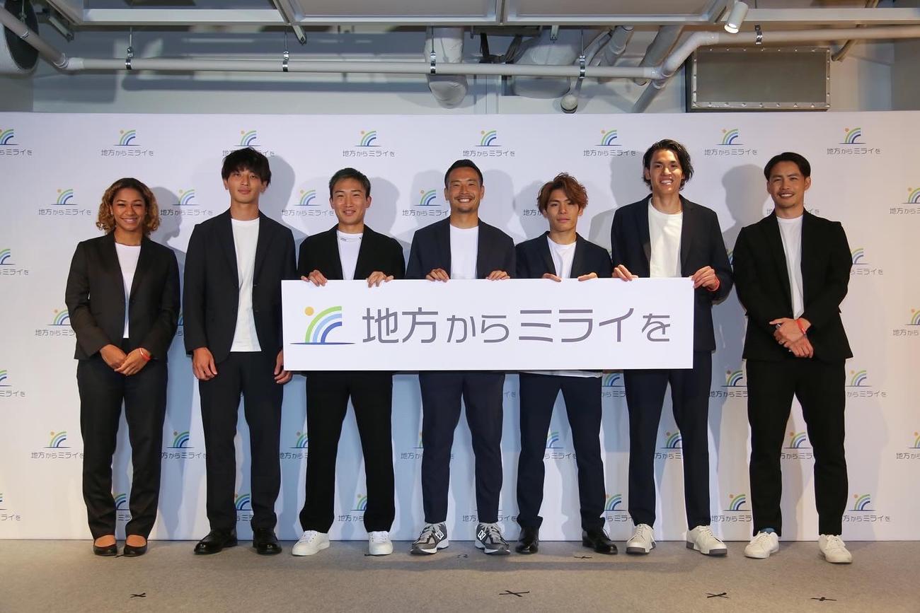 契約するマネジメント会社UDN SPORTSのトークセッションに参加した、左から大竹風美子、橋岡優輝、桃田賢斗、水沼宏太、楢崎智亜、楢崎明智と同社の薗田淳氏（C）UDN SPORTS