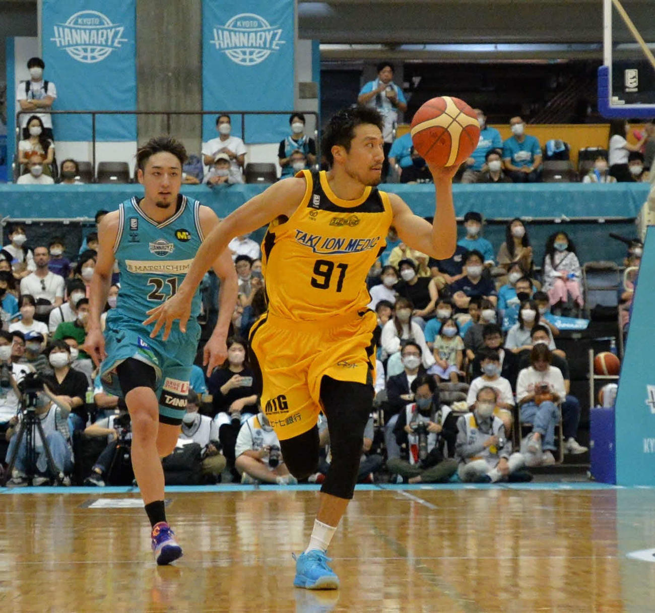 第3Q、ボールをスチールした片岡は一気に攻め上がる