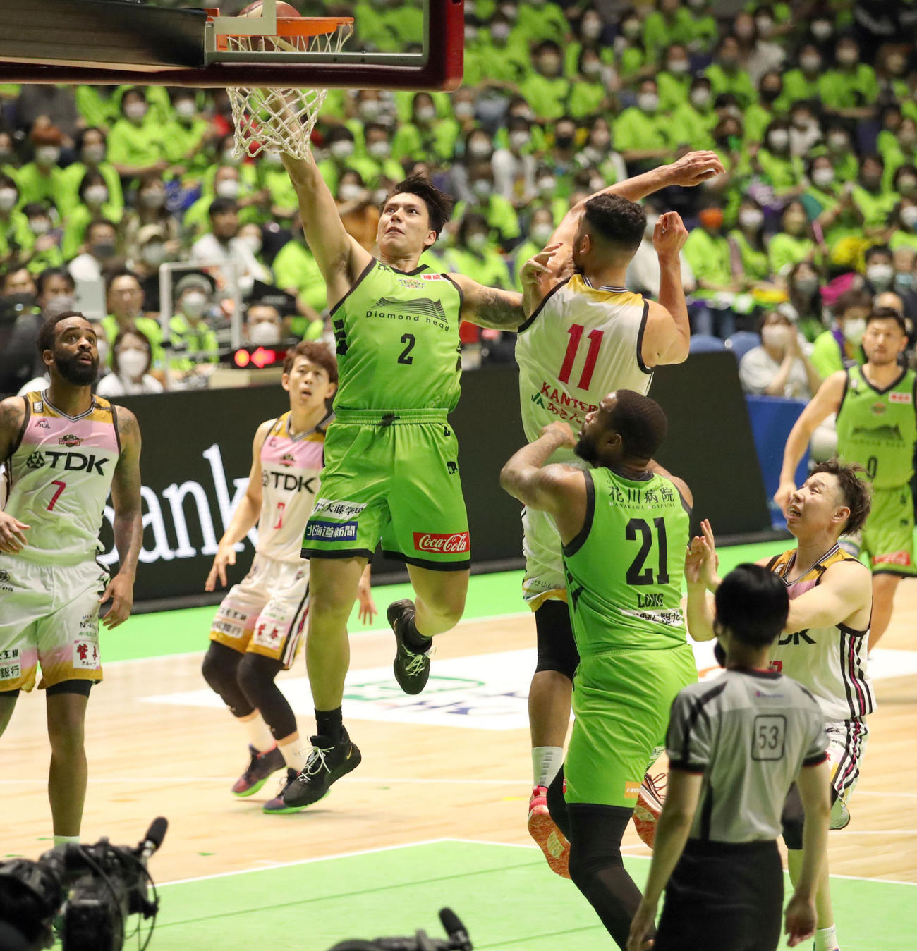 レバンガ北海道対秋田　第2Q、ドリブルで切り込みシュートを決めるラモス（撮影・佐藤翔太）