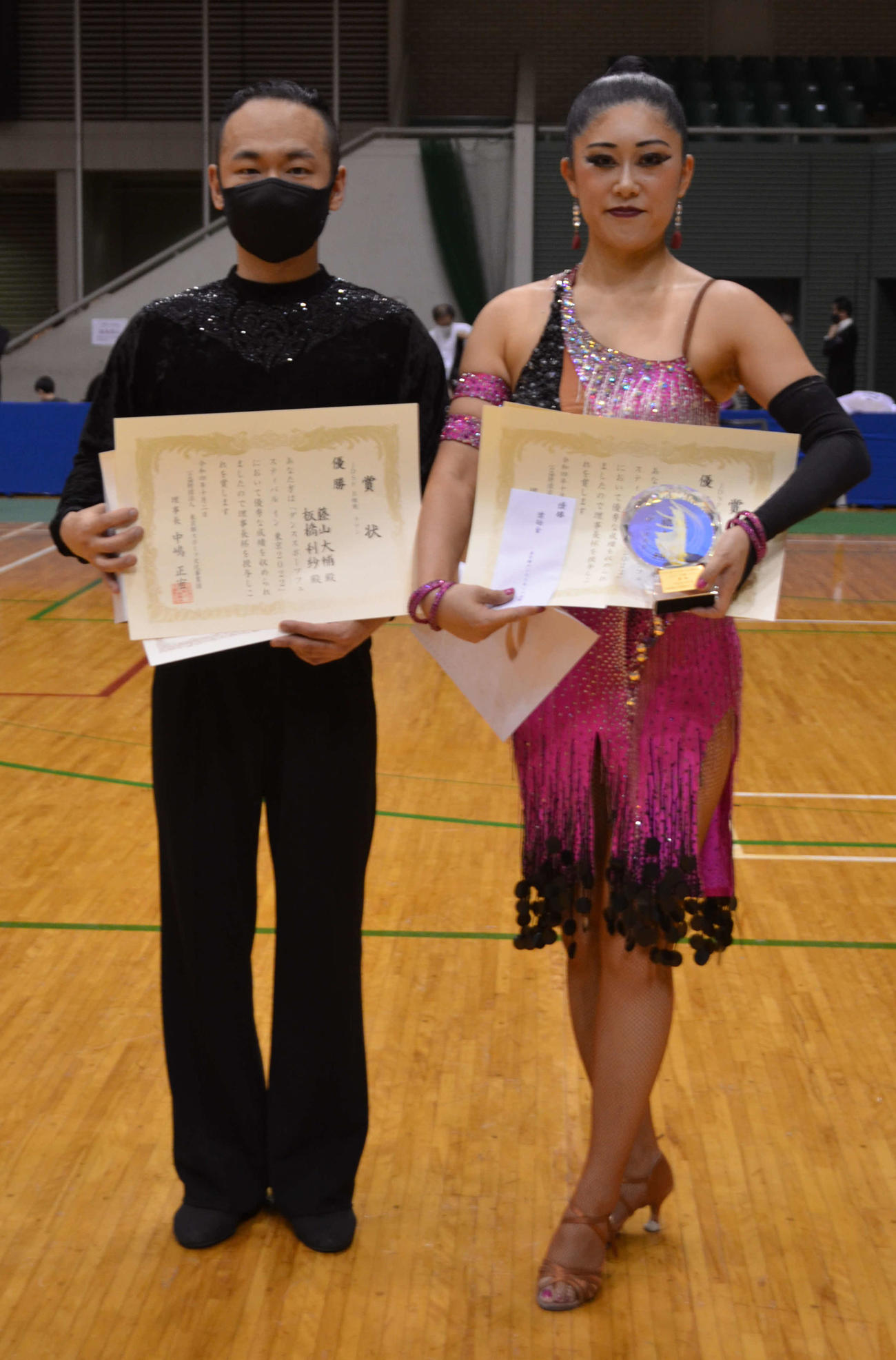 B級ラテンで優勝した藤山大輔（左）と板橋利紗（撮影・吉池彰）