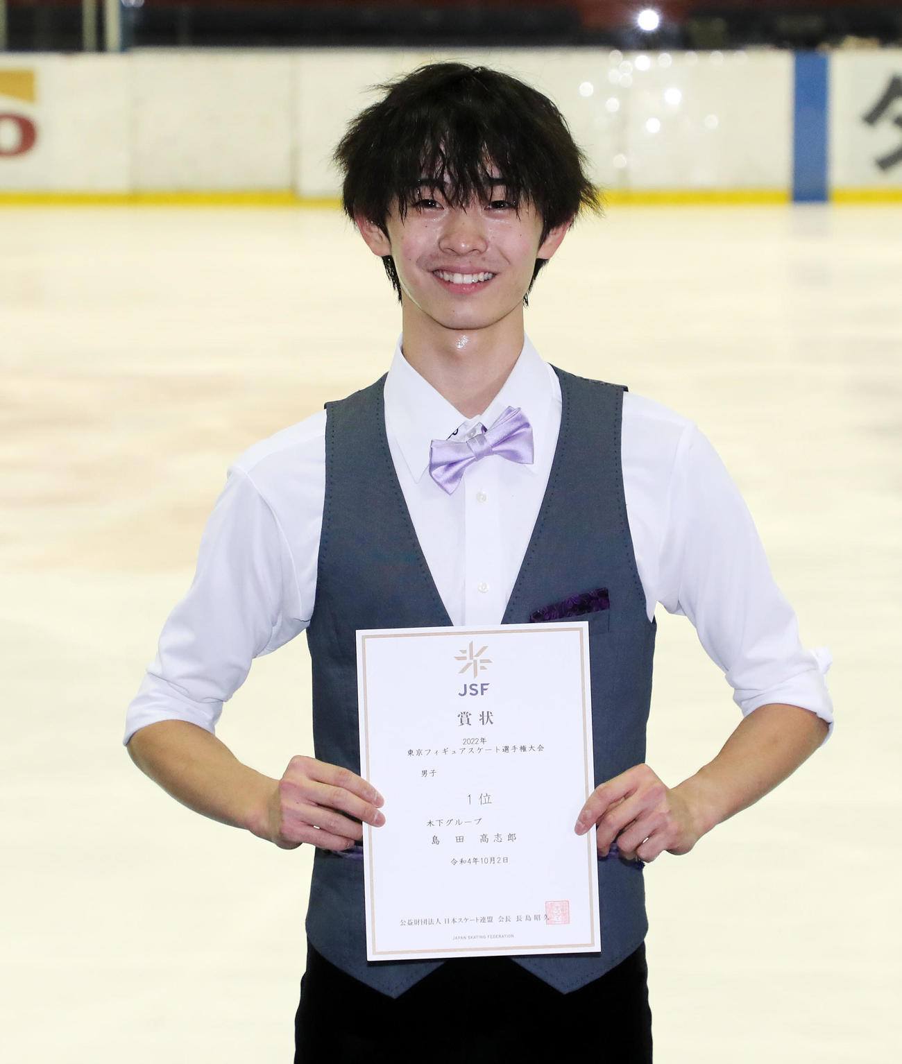 男子で優勝し表彰される島田（撮影・鈴木正人）