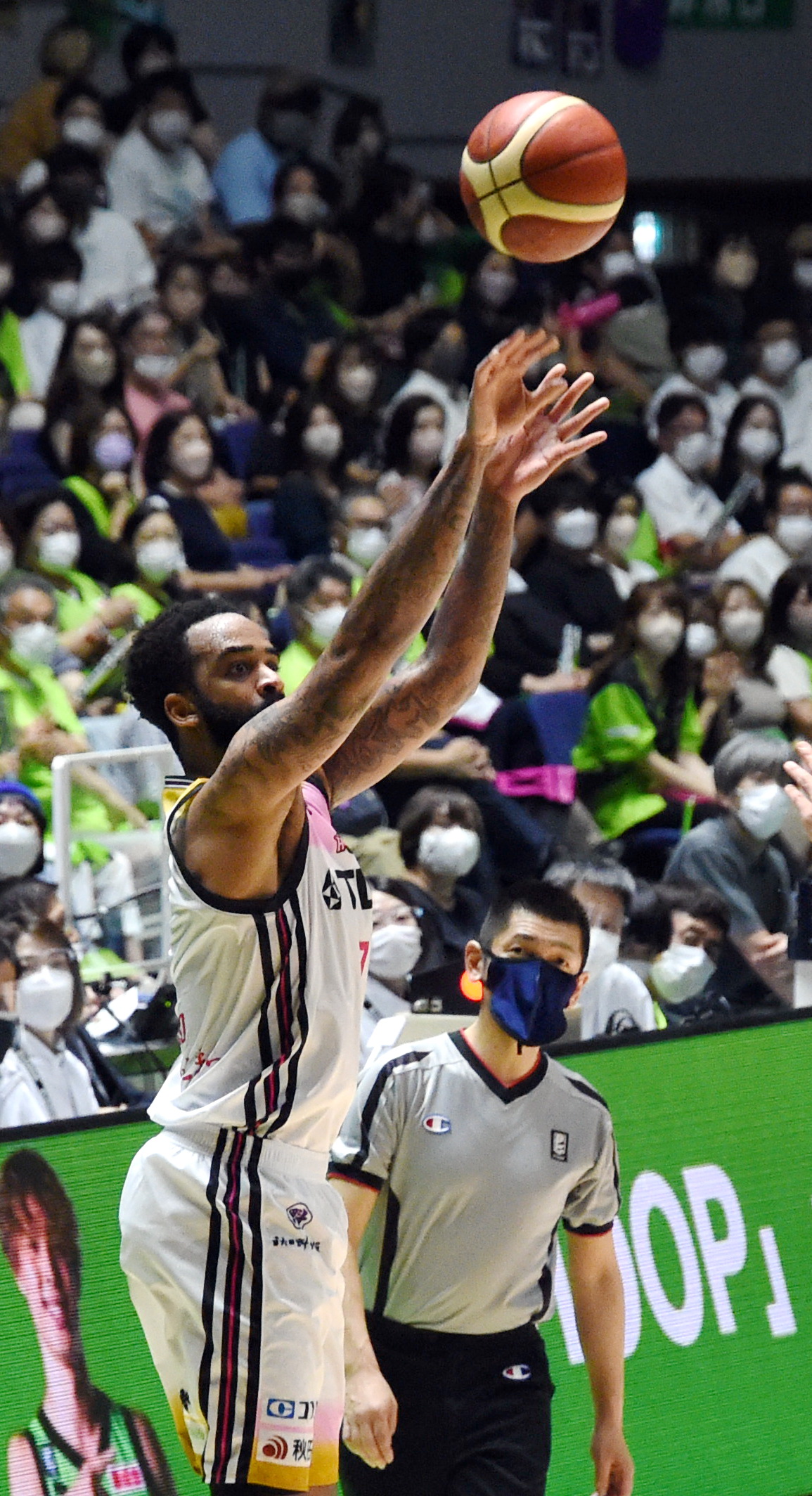 北海道対秋田　第3Q、3点シュートを決める秋田キッド