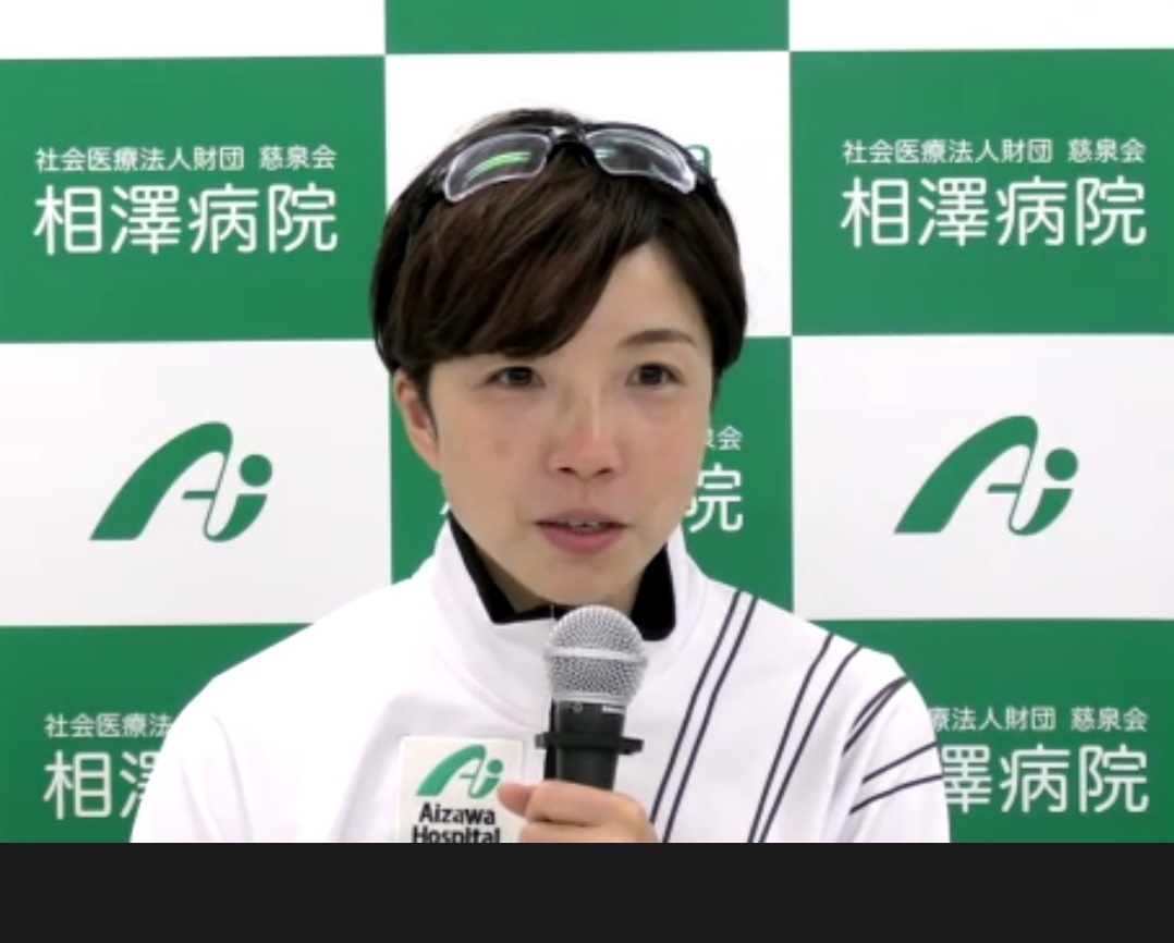 22日の引退レースに向けた活動報告会見で心境を語る小平奈緒