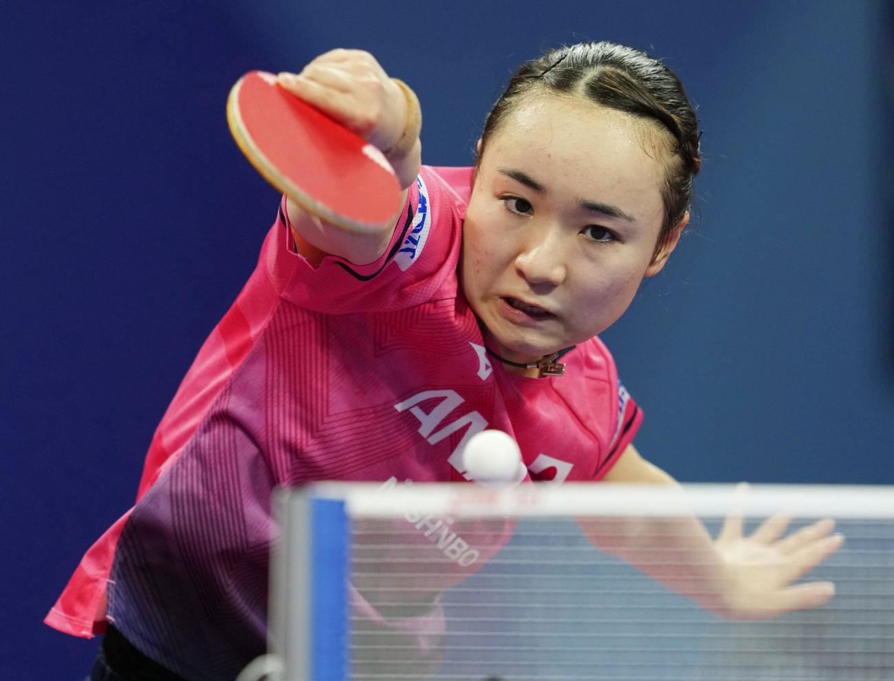 スロバキア戦でプレーする伊藤美誠（共同）