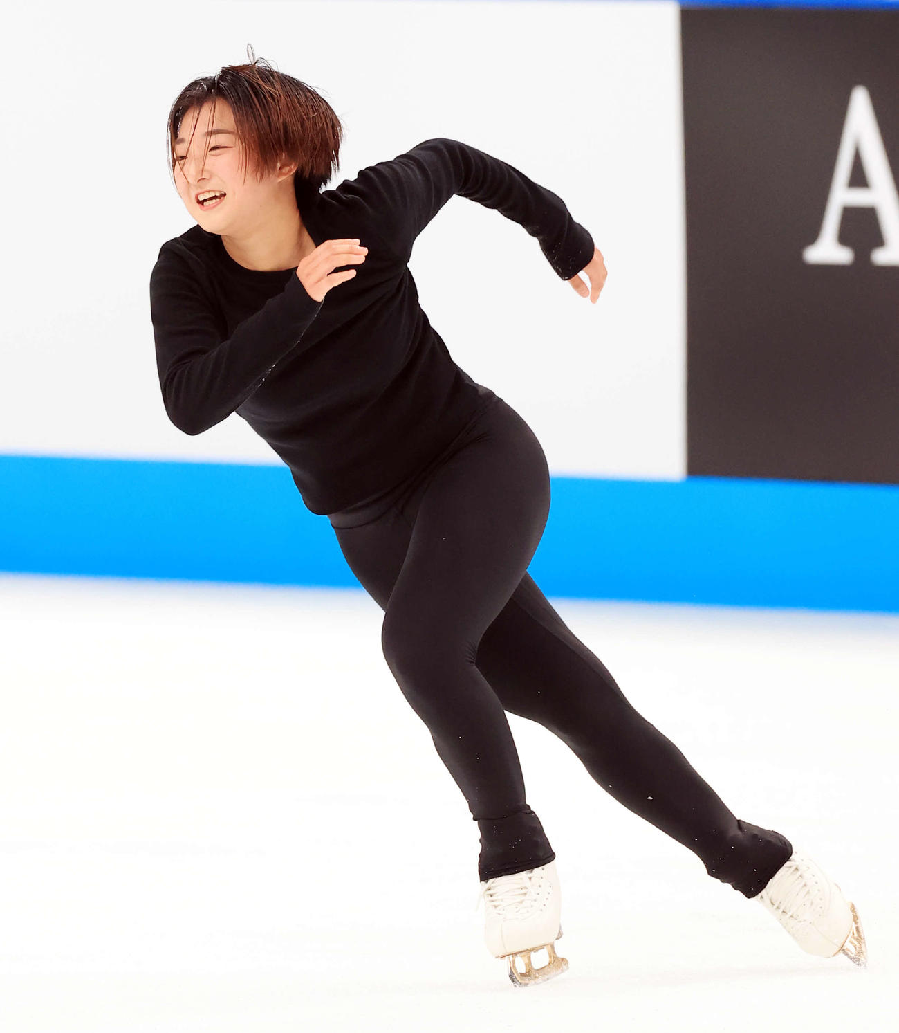フィギュアジャパンオープン2022　笑顔で練習する坂本（撮影・浅見桂子）